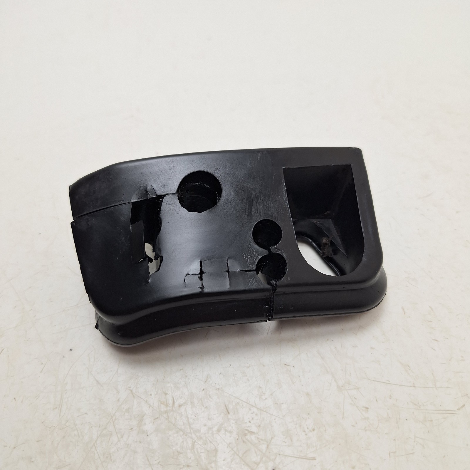 OEM Mercury Mariner 50 60HP Shift Cable Control rigging Cowling Seal 825238002 OEM Mercury Mariner 50 60HP Shift Cable Control rigging Cowling Seal 825238002