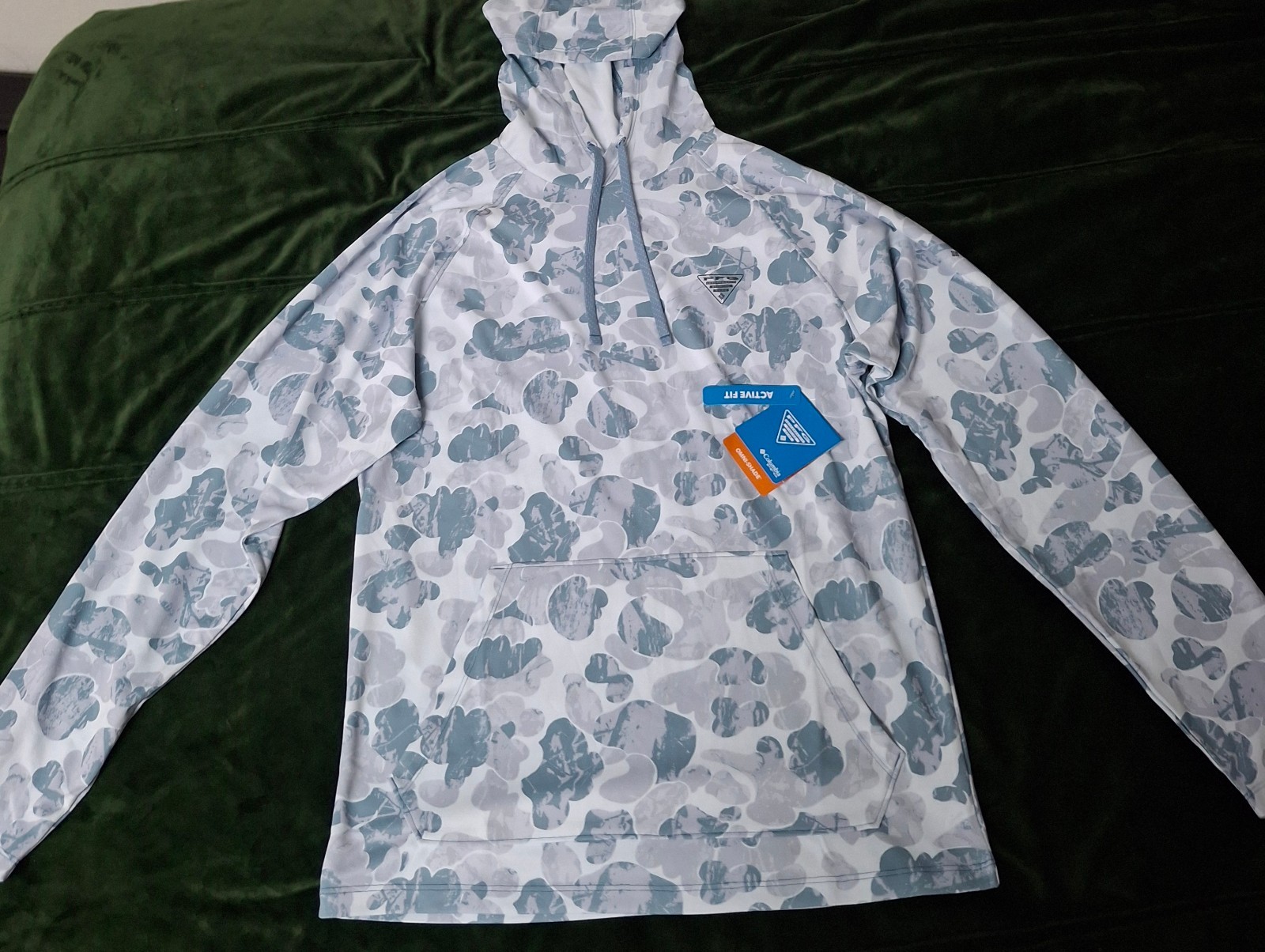 Columbia Men\'s PFG Wild Cast Camp Hoodie Long Sleeve SMALL 2120191411