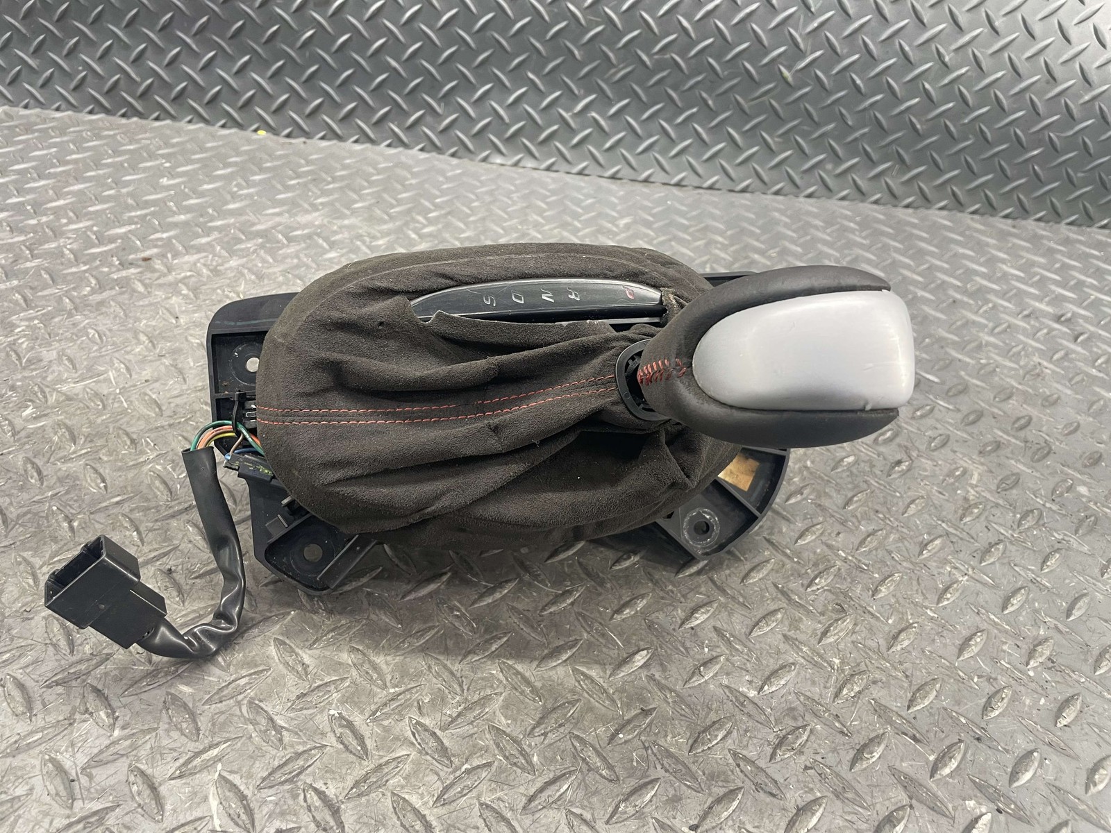 2009-2013 CHEVY CORVETTE C6 FRONT CONSOLE AUTOMATIC FLOOR GEAR SHIFTER LEVER