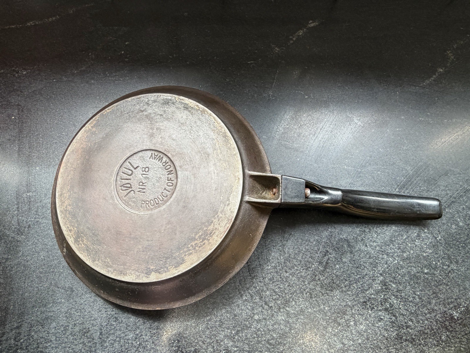 Vintage Jøtul Jotul Number 18 (NR 18) Cast Iron Pan Made In Norway Vintage Jøtul Jotul Number 18 (NR 18) Cast Iron Pan Made In Norway
