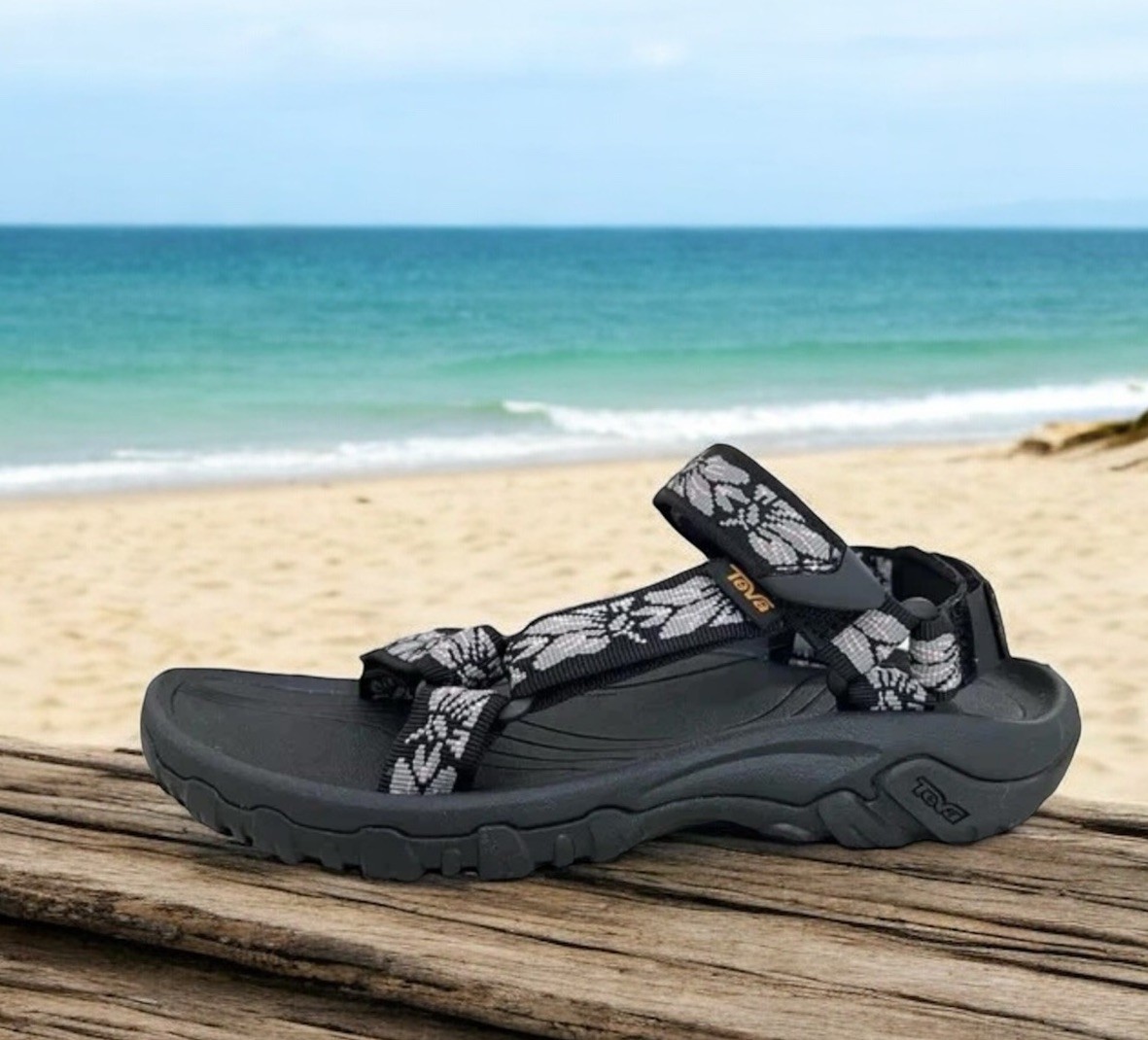 New in the box Teva Hurricane 4 women’s  Hazel Black walking outdoors sandals