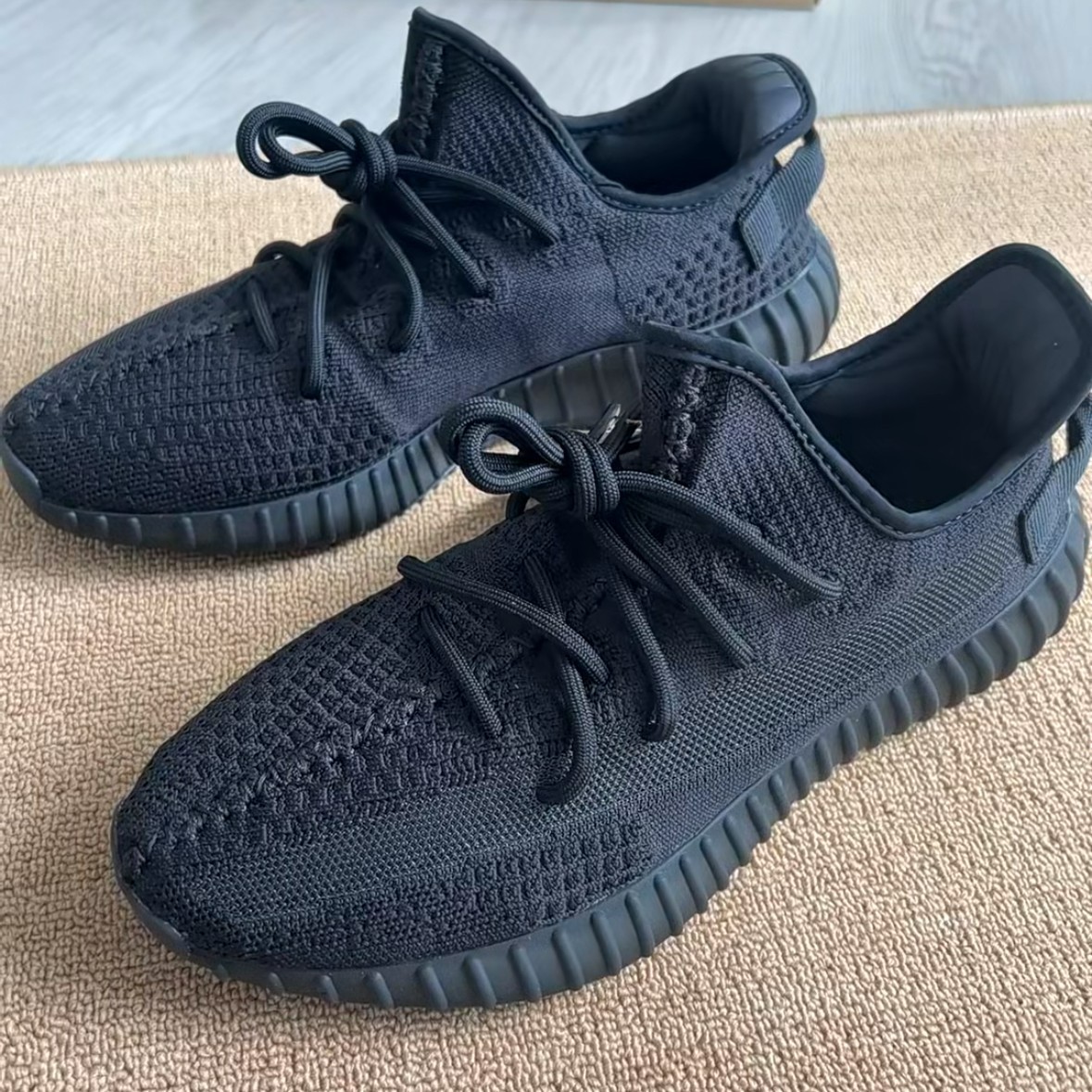 Adidas YEEZY Boost 350 V2 all black