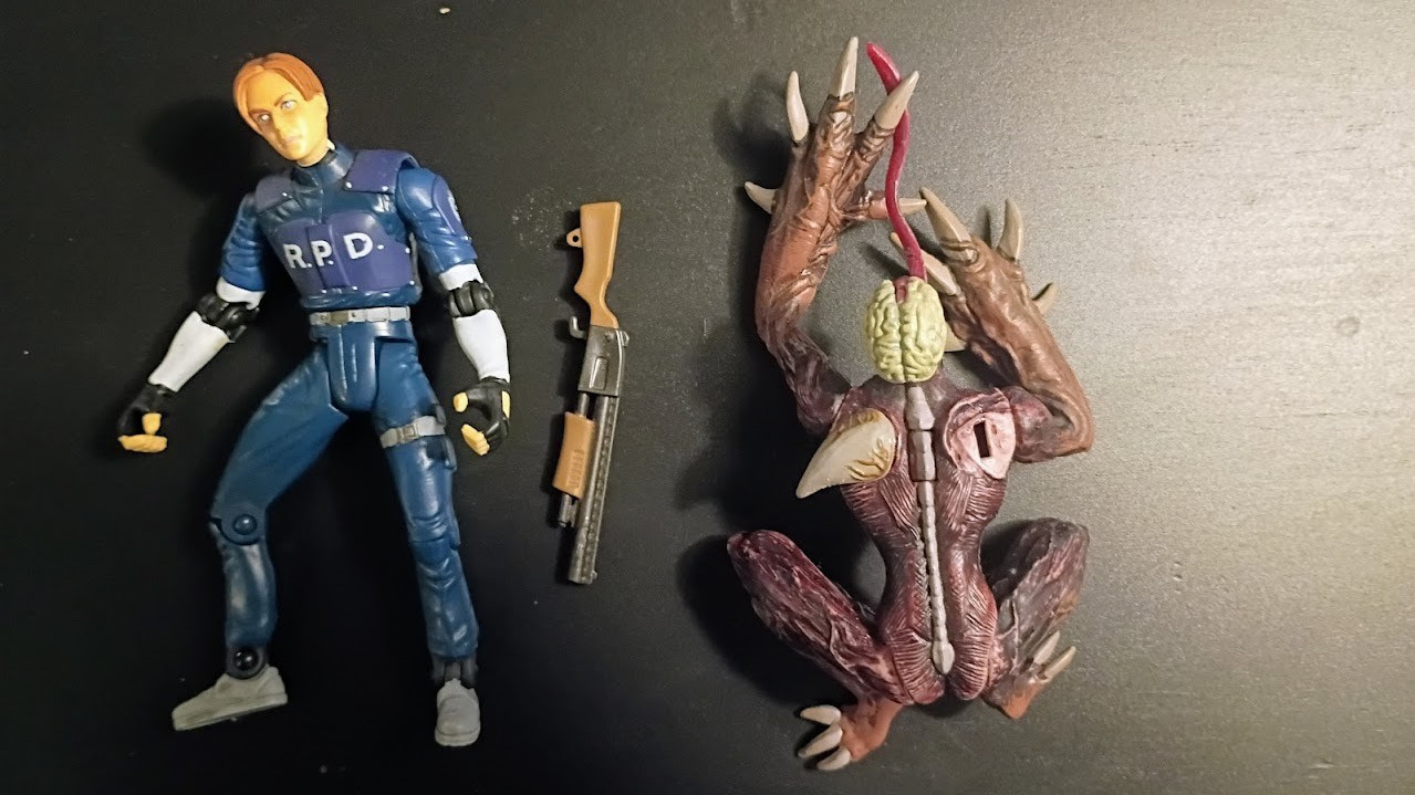 Toybiz 1998 Resident Evil 2 Leon Kennedy and Licker Loose figure set (see notes)