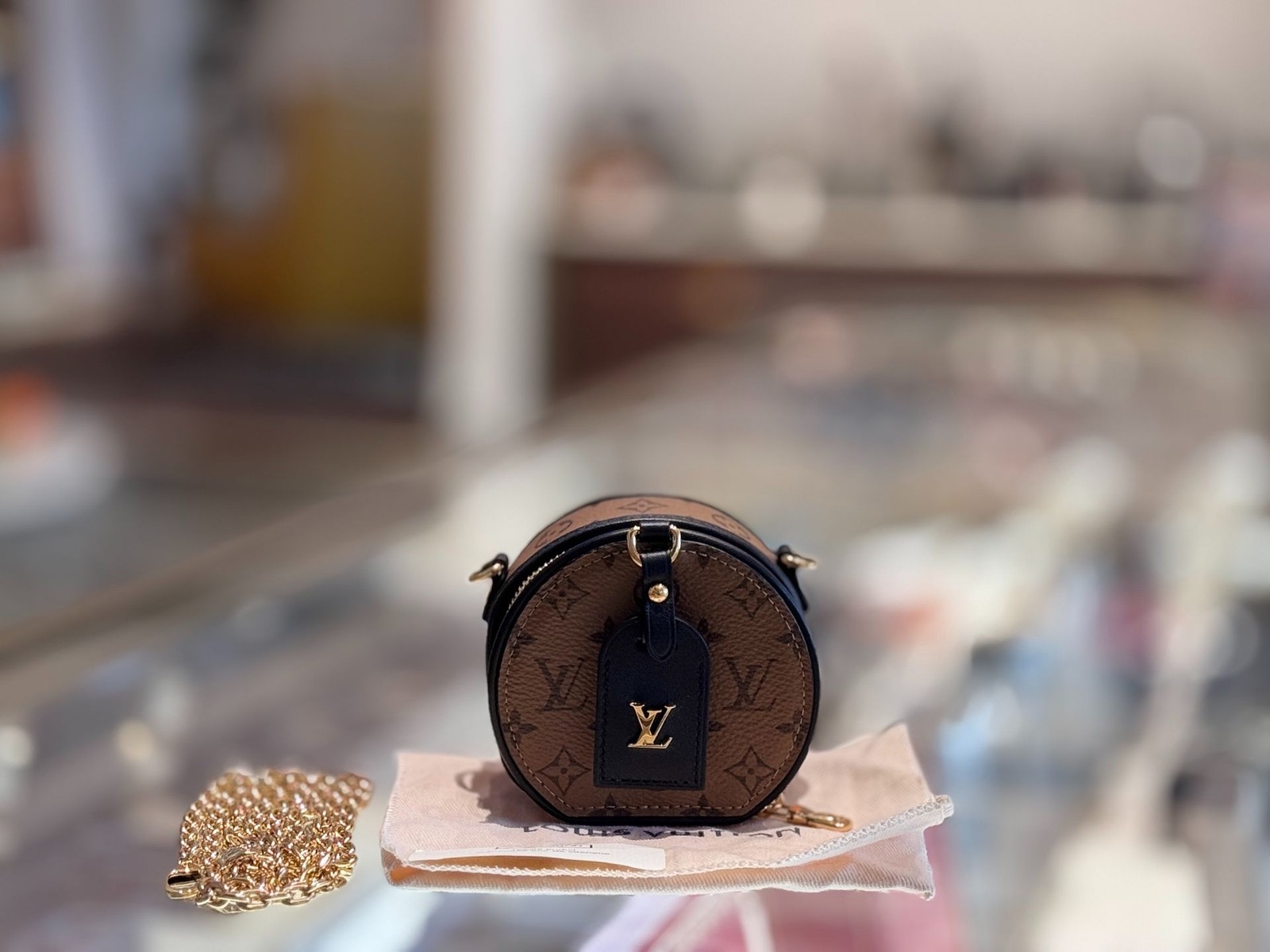 Louis Vuitton Pre-Owned Authentic Boite Chapeau Chain Bag Monogram M68276