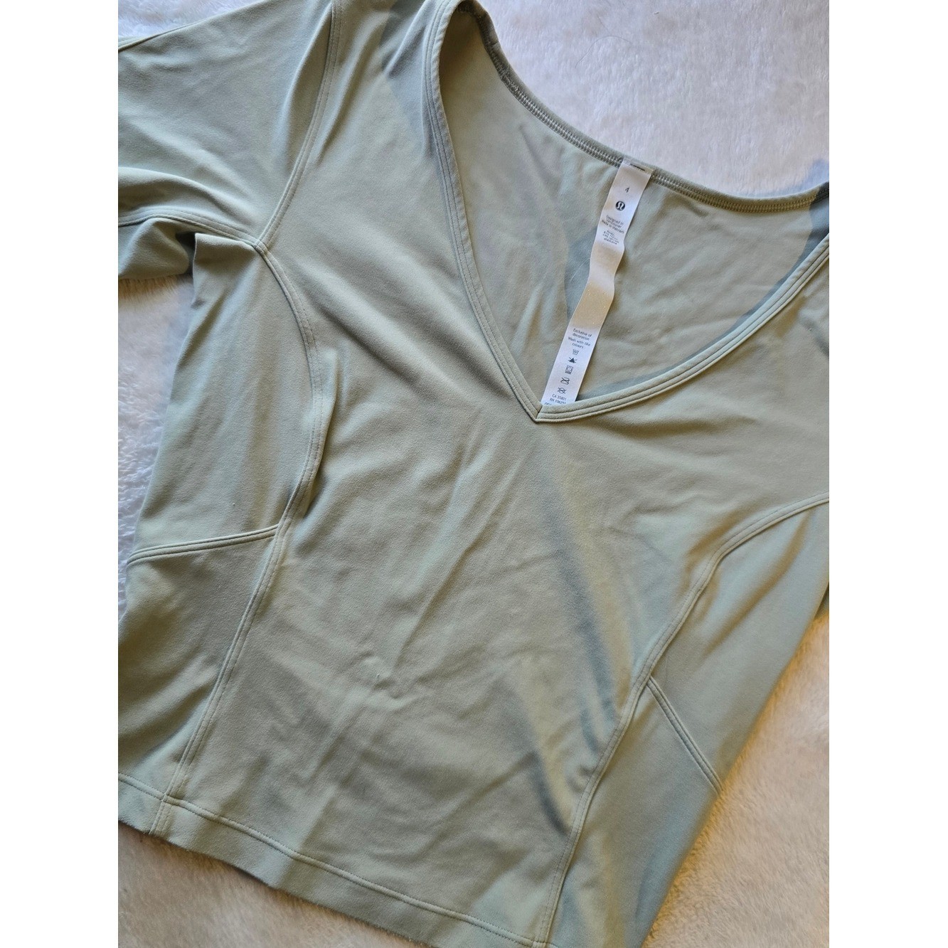 Lululemon Sage Green V Neck Seamed Short Sleeve Workout Active Shirt, Sz 4 Lululemon Sage Green V Neck Seamed Short Sleeve Workout Active Shirt, Sz 4