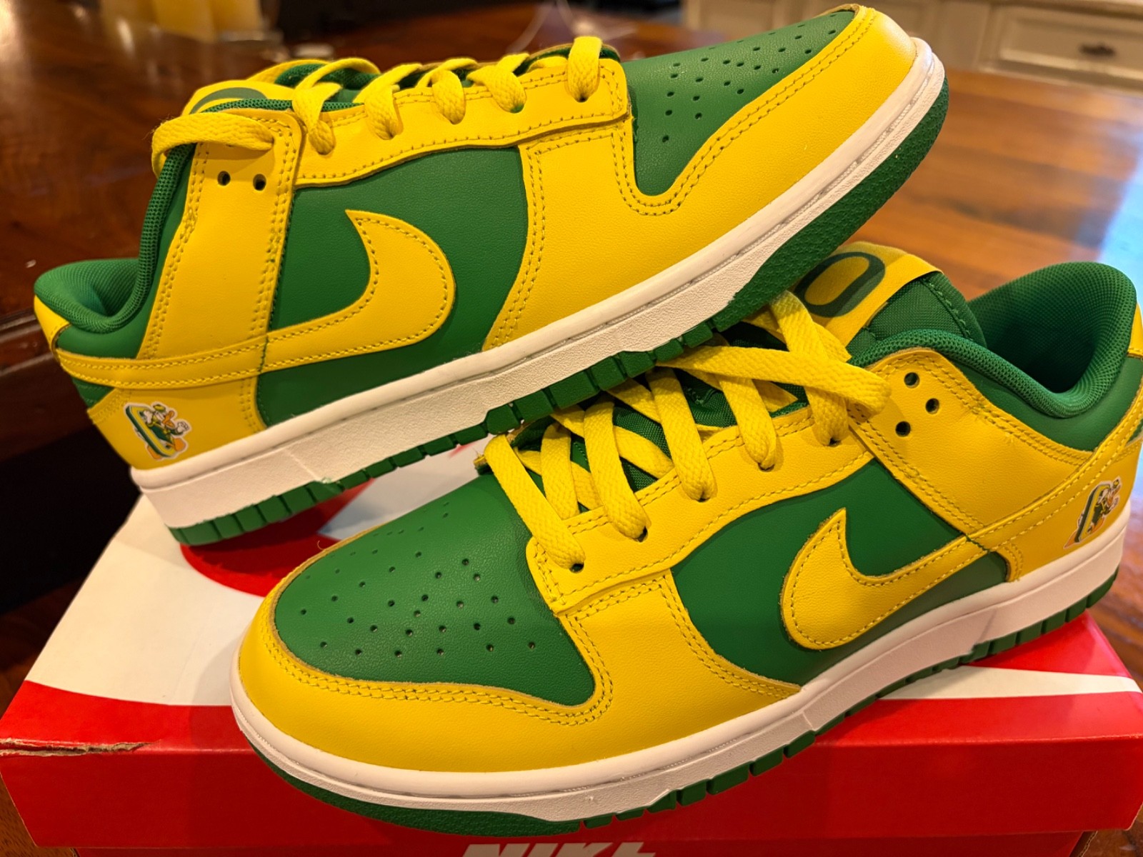 Limited Edition Oregon Ducks Nike Dunk Low Retro - Size 9