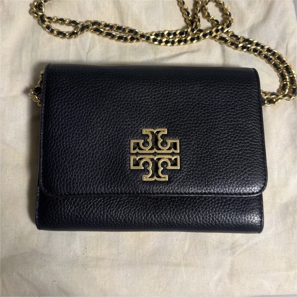 Tory Burch Britten Chain Strap Crossbody Wallet Black Pebbled Gold Logo