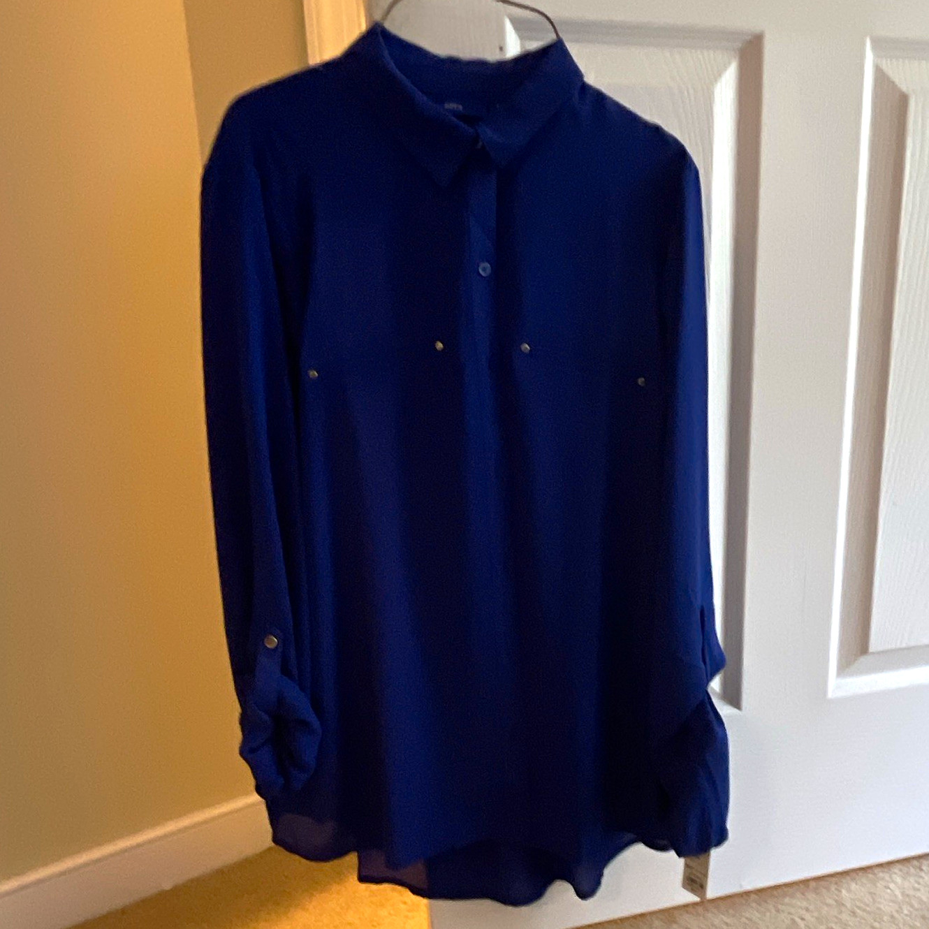 Express Women\'s Blue Solid Chiffon Collared Long Sleeve Button-Up Blouse M Express Women\'s Blue Solid Chiffon Collared Long Sleeve Button-Up Blouse M