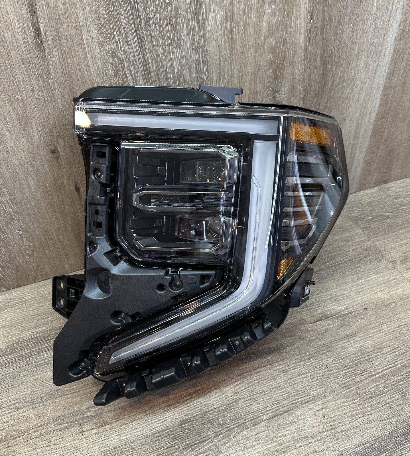 2022-23 GMC SIERRA  AT4  LH HEALIGHT ASSY OEM PART # 85049927