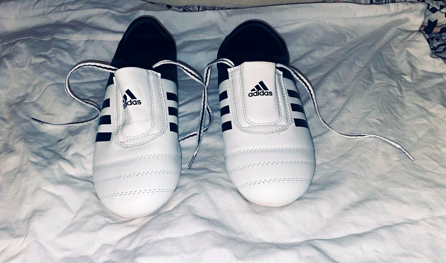adidas Indoor soccer shoes Low Top Lace-Up White/Black sizee7 Style FZ50PW adidas Indoor soccer shoes Low Top Lace-Up White/Black sizee7 Style FZ50PW