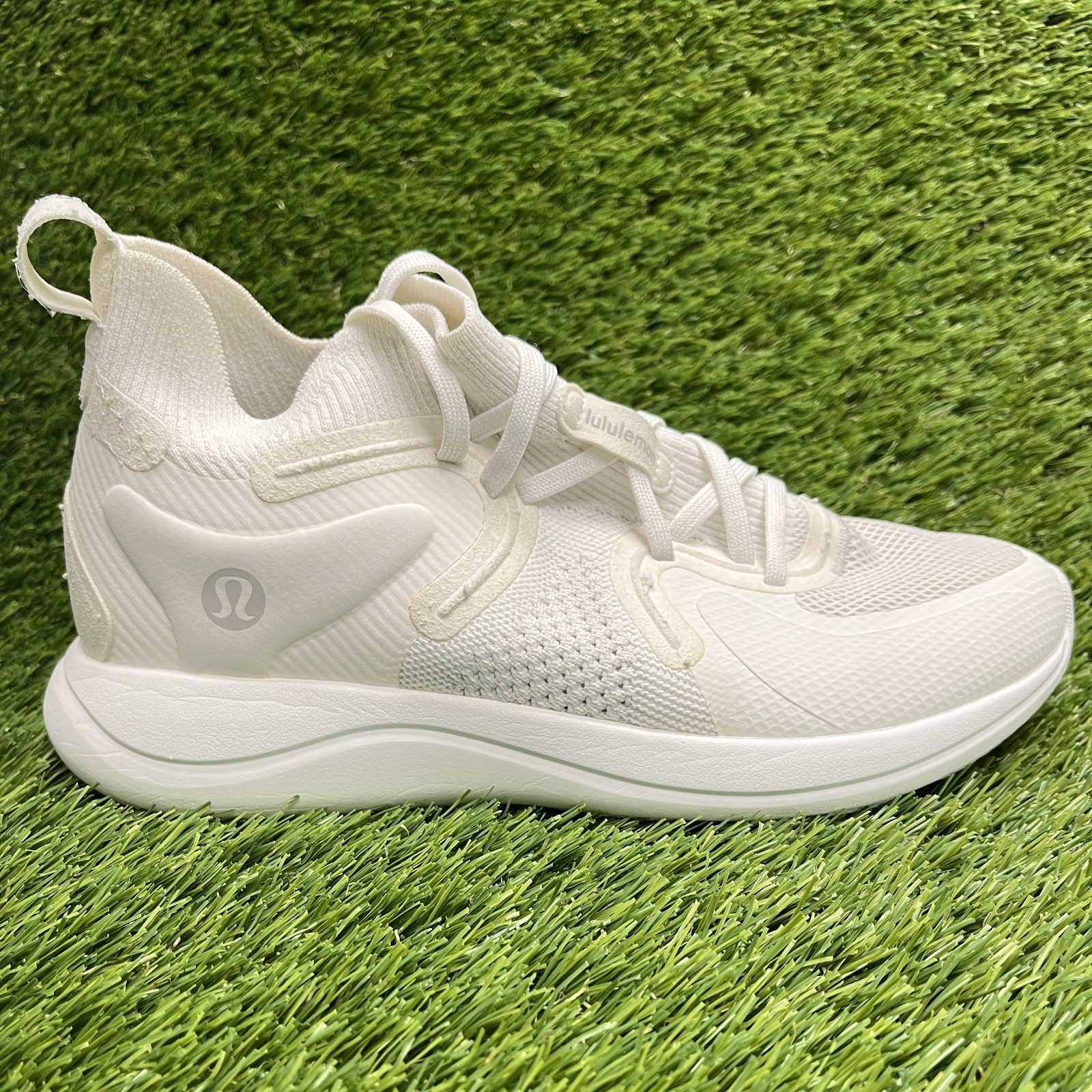 Lululemon Chargefeel Mid 2 Womens Size 7 White Athletic Workout Shoes Sneakers