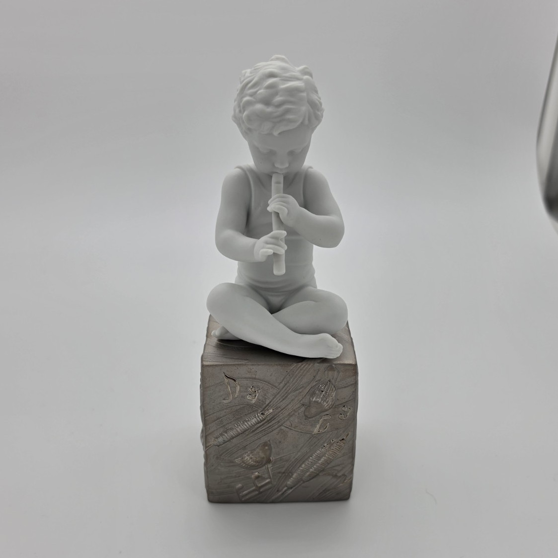 Lladró Creating Figurine – A Timeless Collectible 01018283.