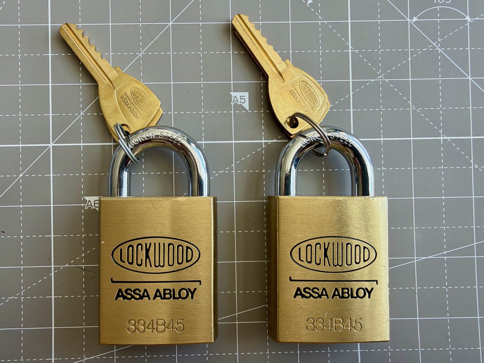Lockwood 334B45 Padlock - Two original Keys - 334B45/119/KD