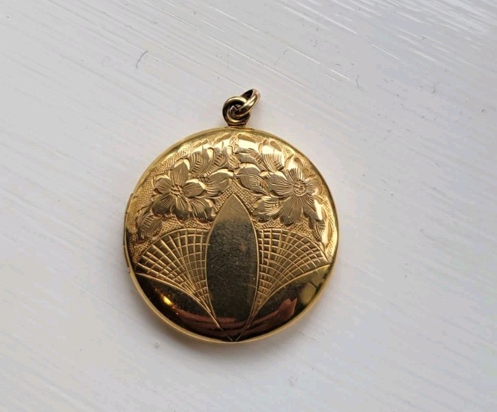 Vintage 1/20 12k Gold Filled Picture Locket Charm Pendant Vintage 1/20 12k Gold Filled Picture Locket Charm Pendant