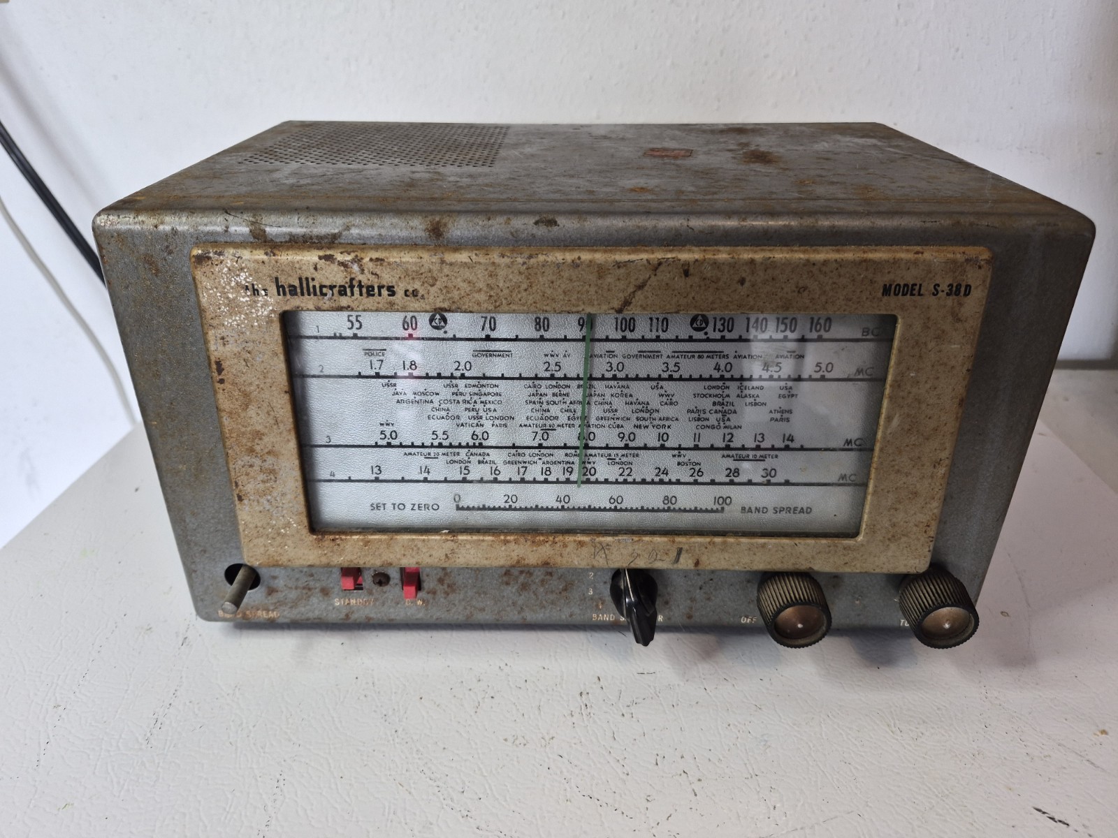 Vintage Hallicrafters S-38D Radio Reciever Ham SW Short Wave For Parts Repair