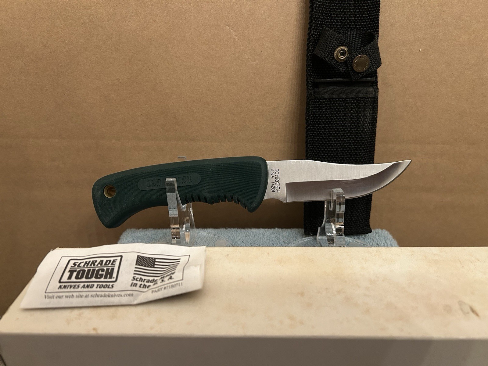 Schrade 142OT Fixed Blade Knife USA MADE NEW OLD STOCK (w/ SHEATH)