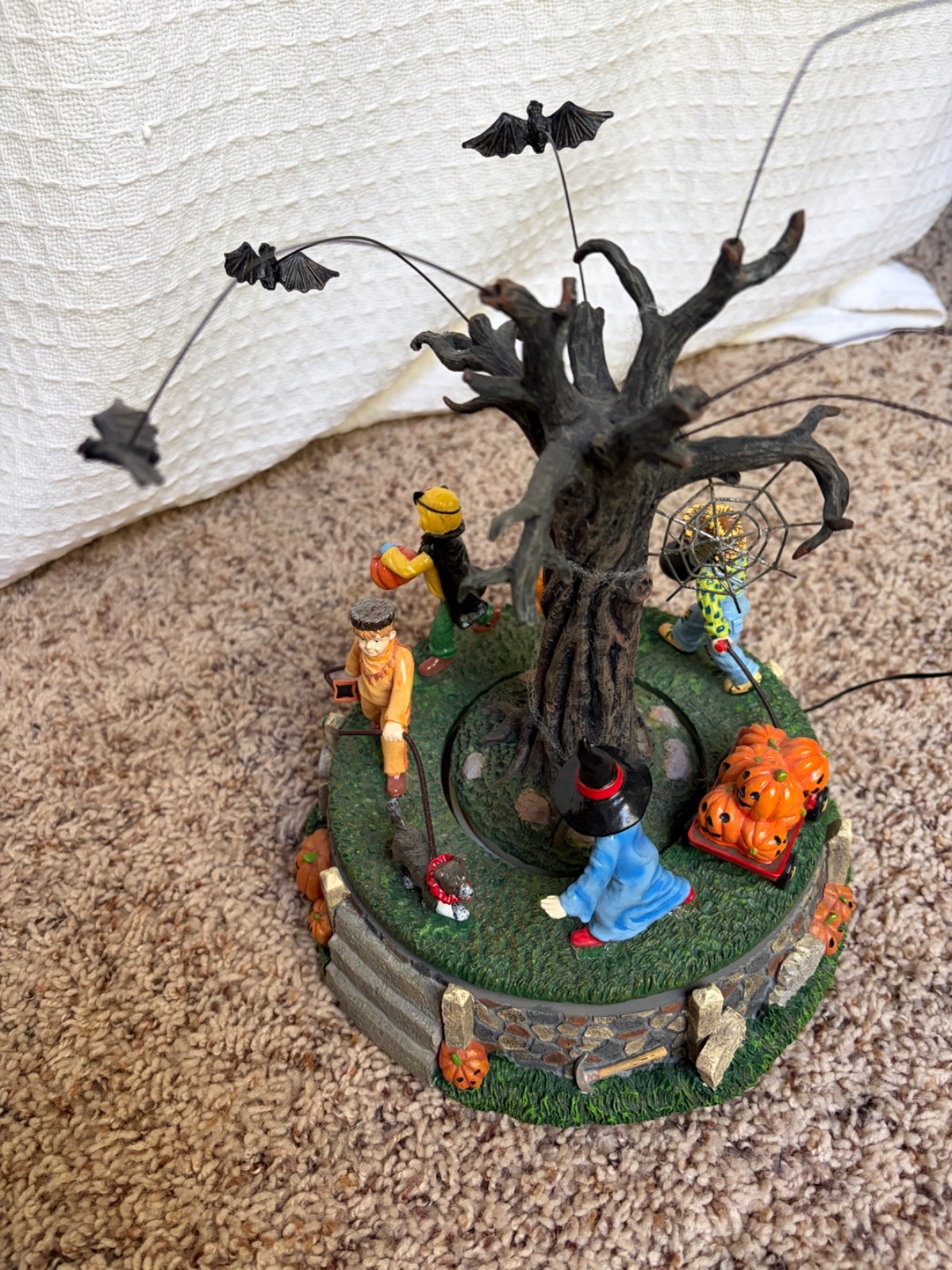Dept 56 Costume Parade 56.55201 Snow Village Halloween Animated Musical Boxed