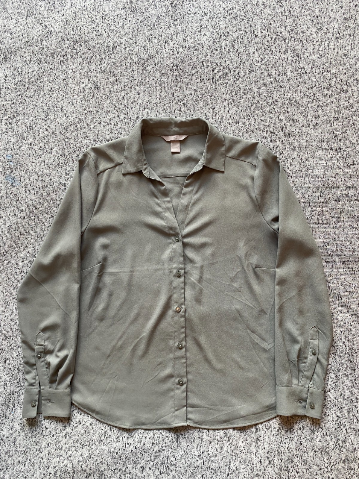 HM Womens M Sage Green Long Sleeve Button Down V-Neck Chiffon Work Blouse Shirt