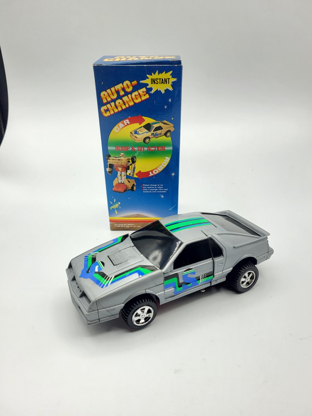 VTG 1985 AUTO CHANGE TRANSFORMING ROBOT TO CAR WITH BUMP & GO ACTION Transformer