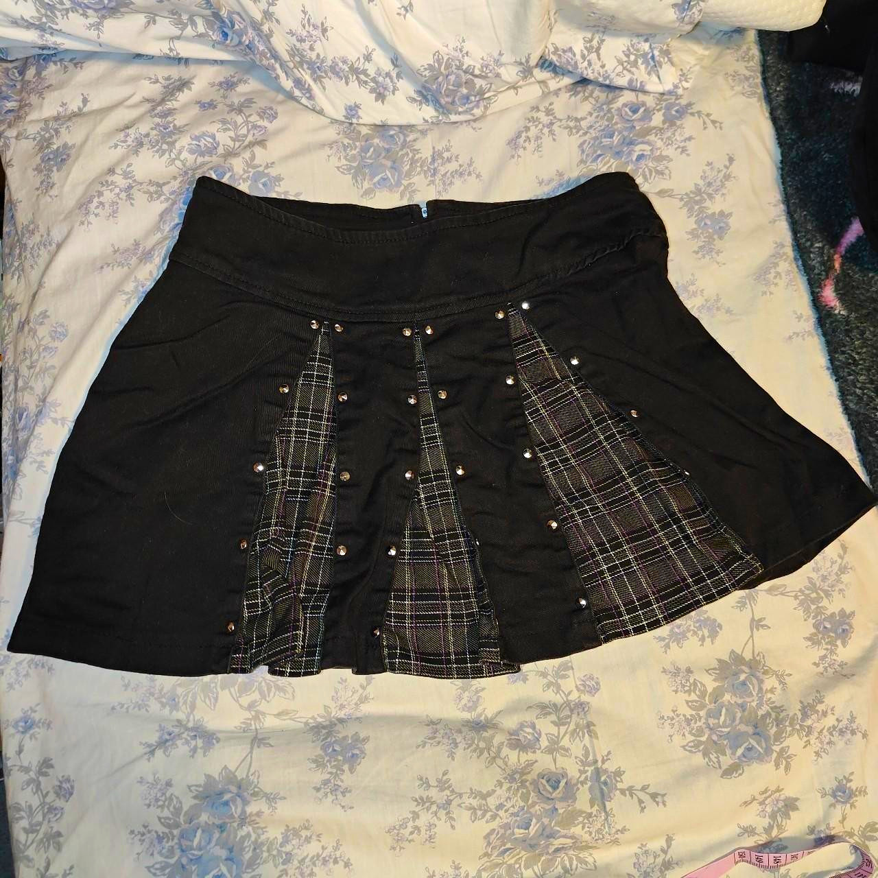 BLEST Vintage Hot Topic Women\'s Plaid Pleated Studded Short Skirt Size XS BLEST Vintage Hot Topic Women\'s Plaid Pleated Studded Short Skirt Size XS