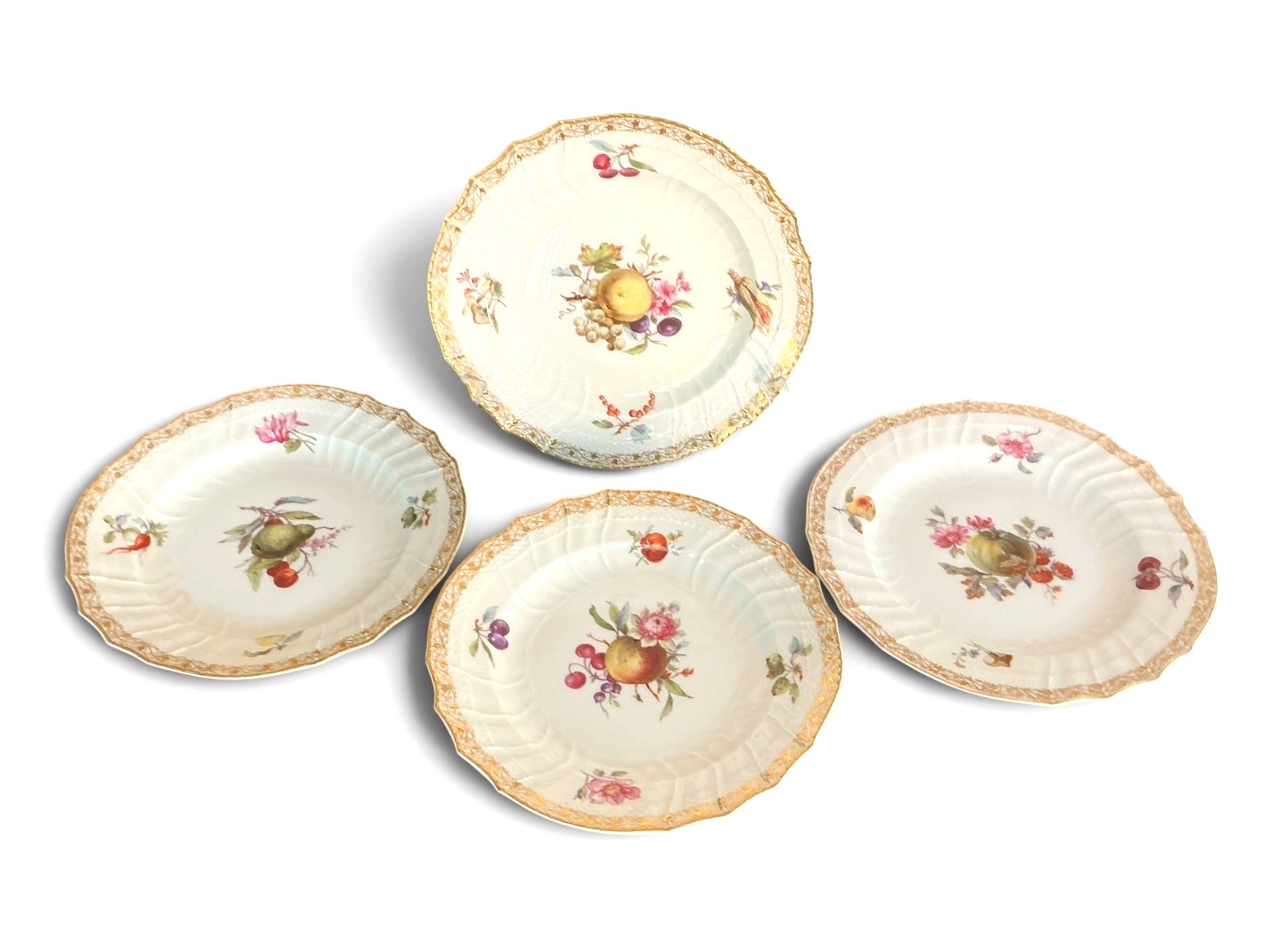 4 KPM Berlin Fruit Plates  Neuosier Pattern 8.5 Hand Painted Flawless (2)