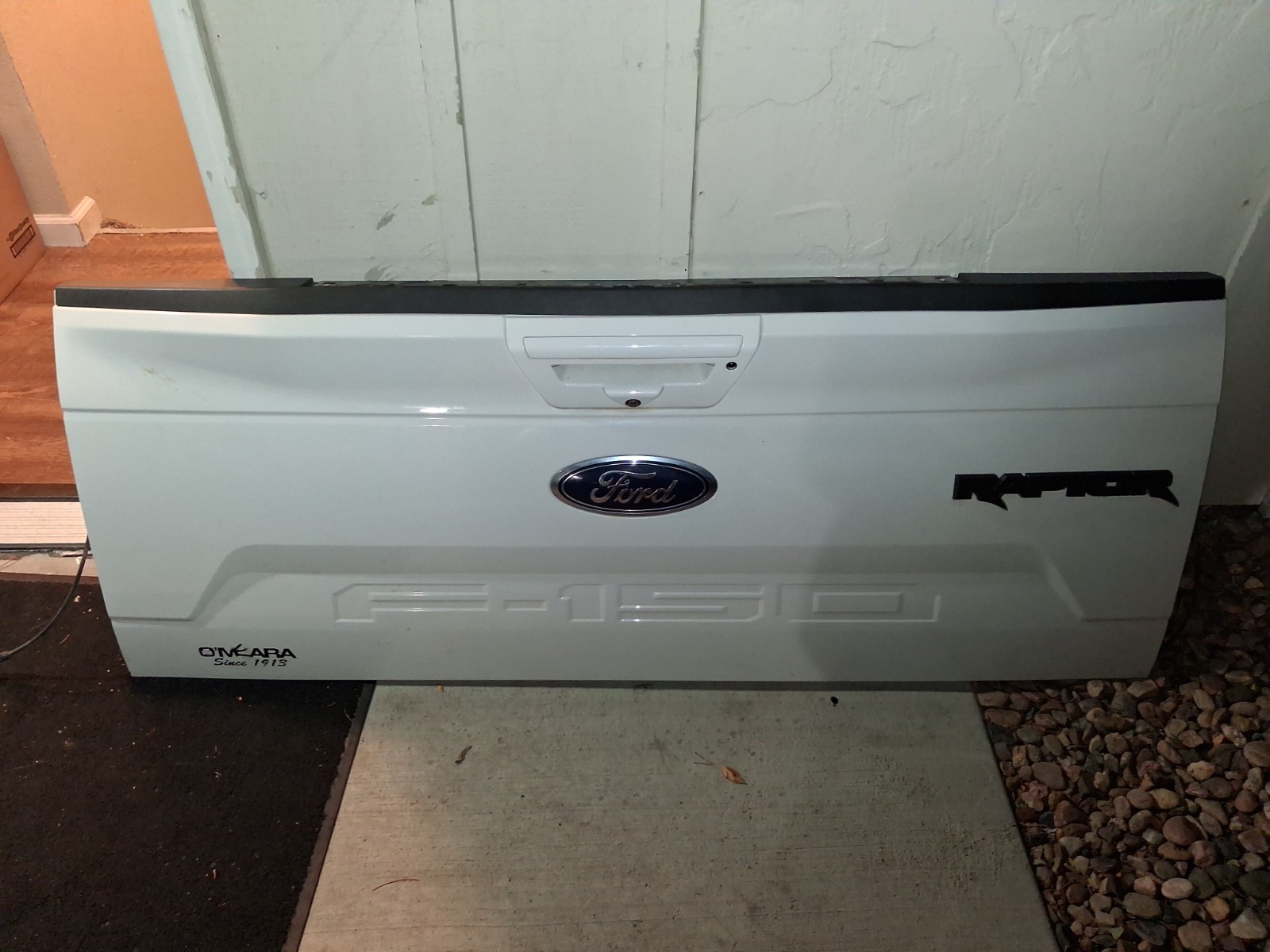 2015-2020 ford f150 raptor tailgate with flex step applique OEM white 