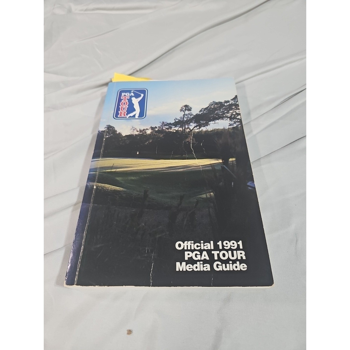 RARE Official PGA TOUR BOOK 1991 Media Guide 384 Page Paperback 122 Autographs