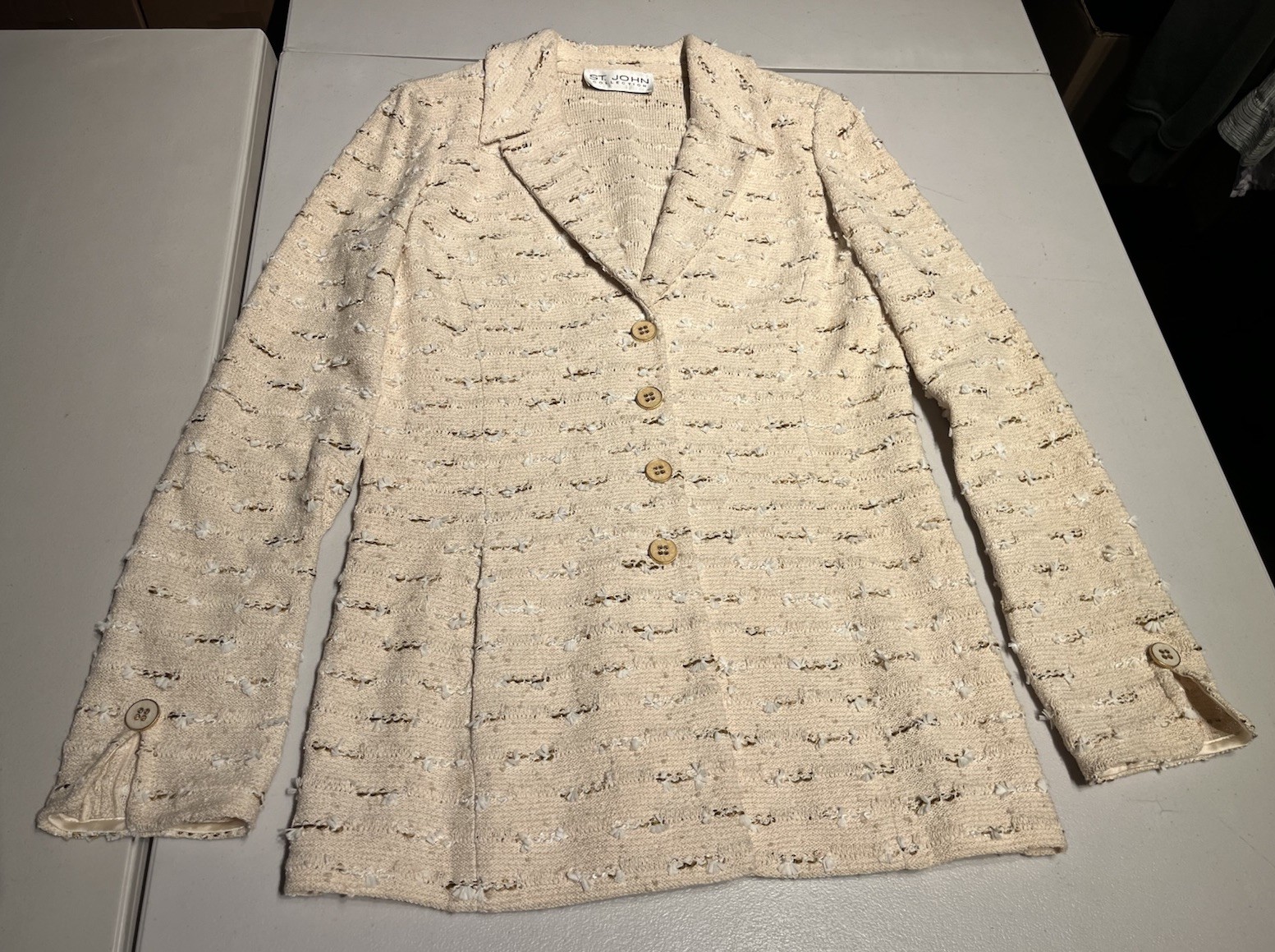 St. John Blazer Women’s 8 Cream Jacket Santana Knit Collection Gold Button Coat St. John Blazer Women’s 8 Cream Jacket Santana Knit Collection Gold Button Coat