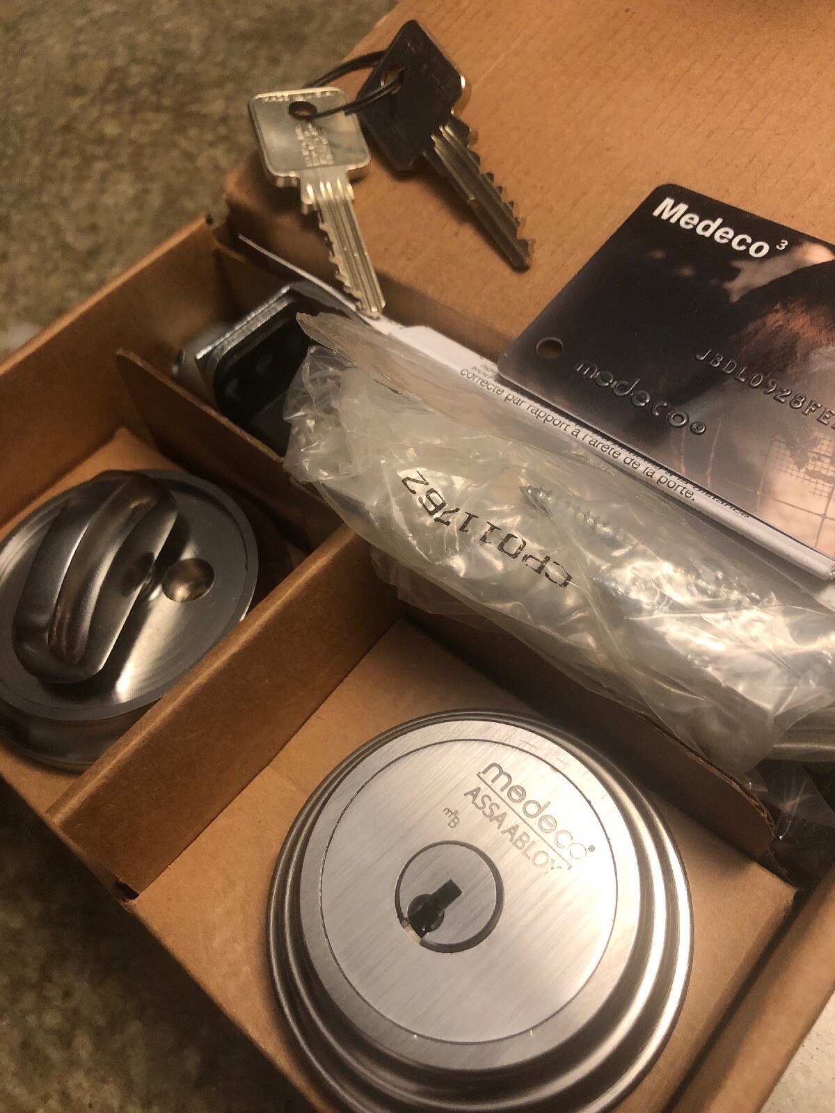 Medeco ASSA ABLOY Maxum Deadbolt High Security Satin Nickel - 2 Keys w/ Card Medeco ASSA ABLOY Maxum Deadbolt High Security Satin Nickel - 2 Keys w/ Card