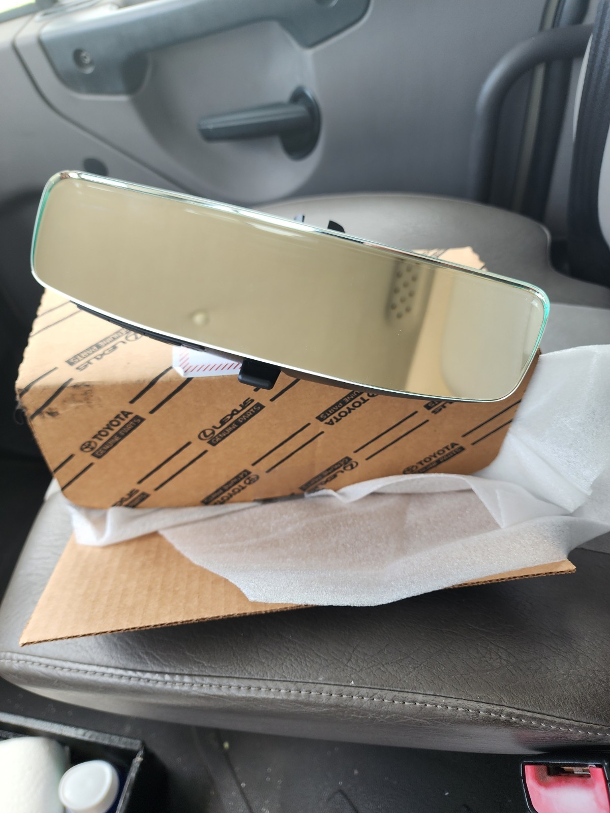 NEW Genuine Toyota Interior FRAMELESS HOMELINK REAR VIEW MIRROR PT374-00210 NEW Genuine Toyota Interior FRAMELESS HOMELINK REAR VIEW MIRROR PT374-00210