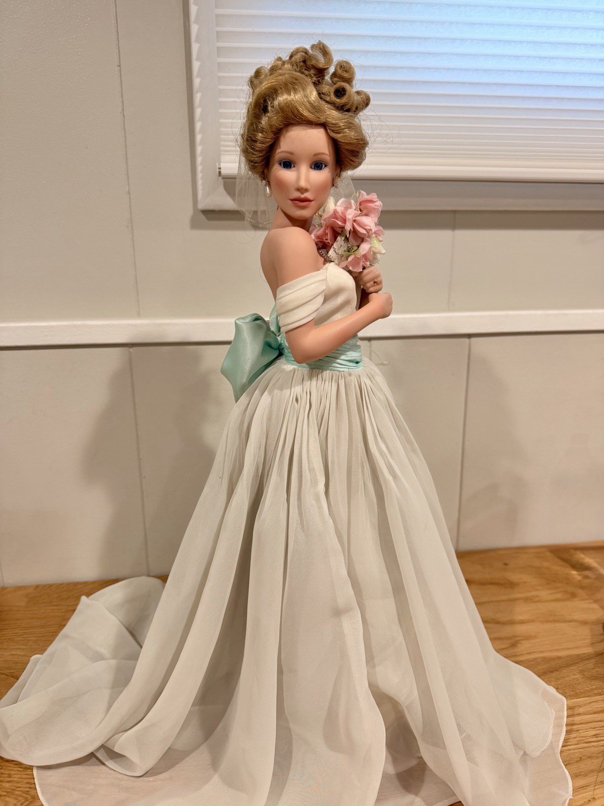 1997 Ashton Drake SUMMER DREAM Bride Doll 20\