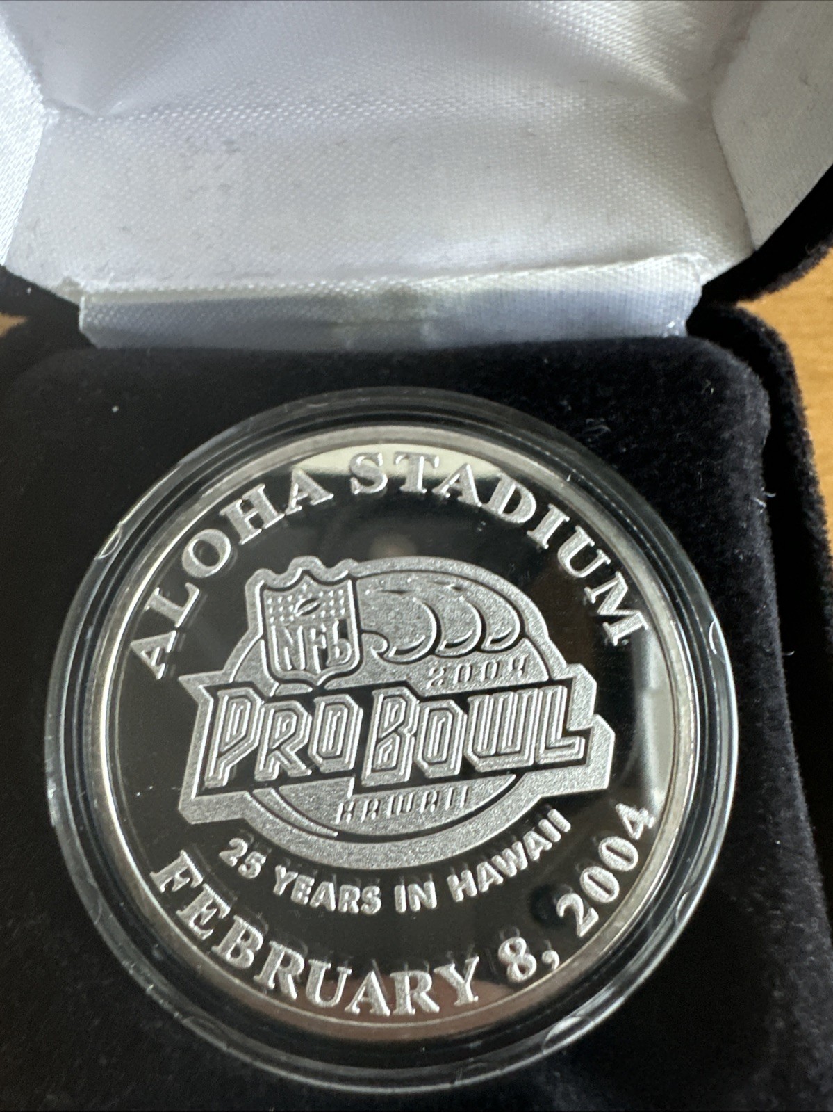 2004 NFL Pro Bowl Official Game Coin minted by The Highland Mint 1oz #062 2004 NFL Pro Bowl Official Game Coin minted by The Highland Mint 1oz #062