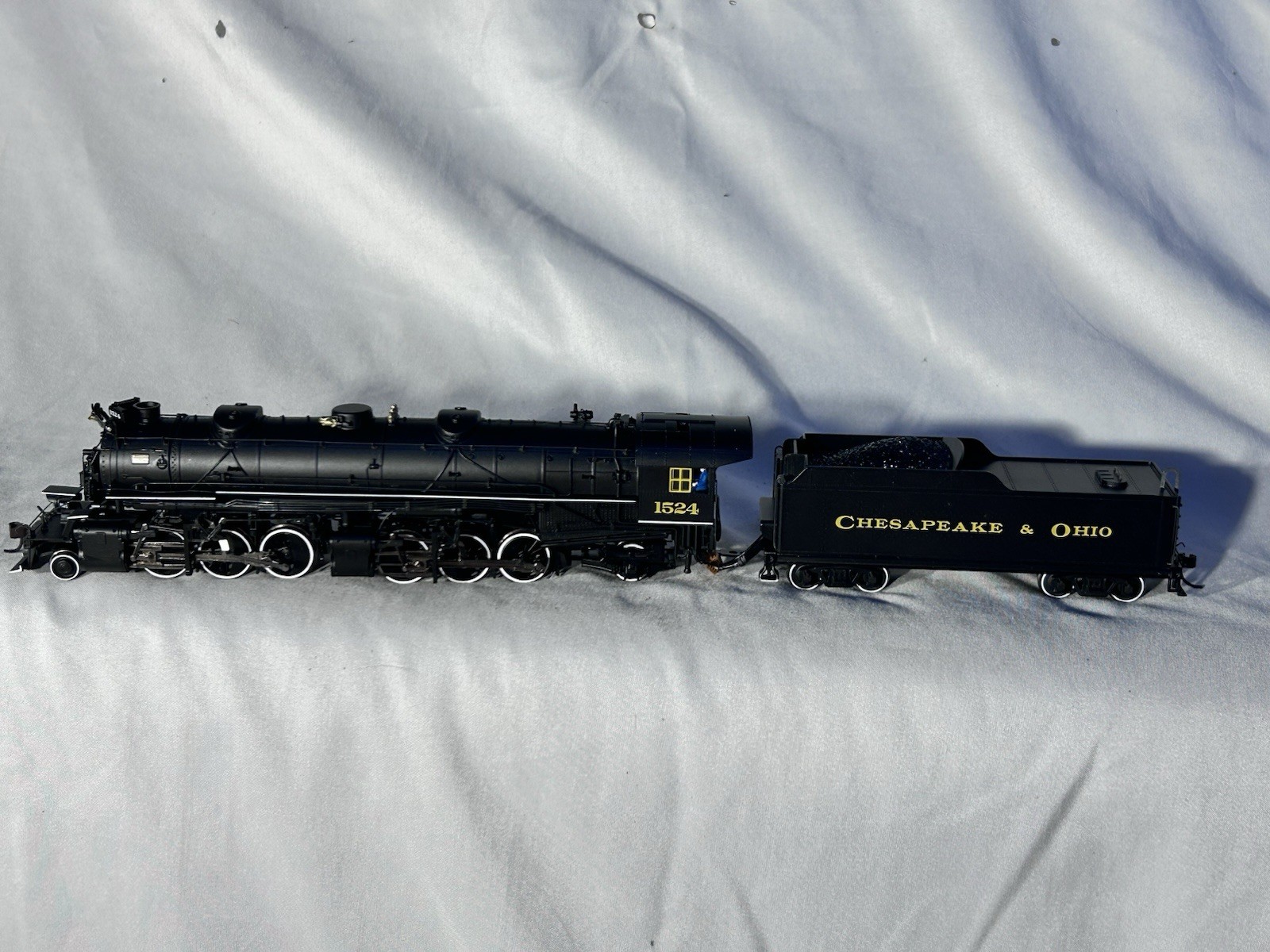 Gorgeous Spectrum Chesapeke & Ohio RR 2-6-6-2 Articulated Locomotive #1524 HO Gorgeous Spectrum Chesapeke & Ohio RR 2-6-6-2 Articulated Locomotive #1524 HO
