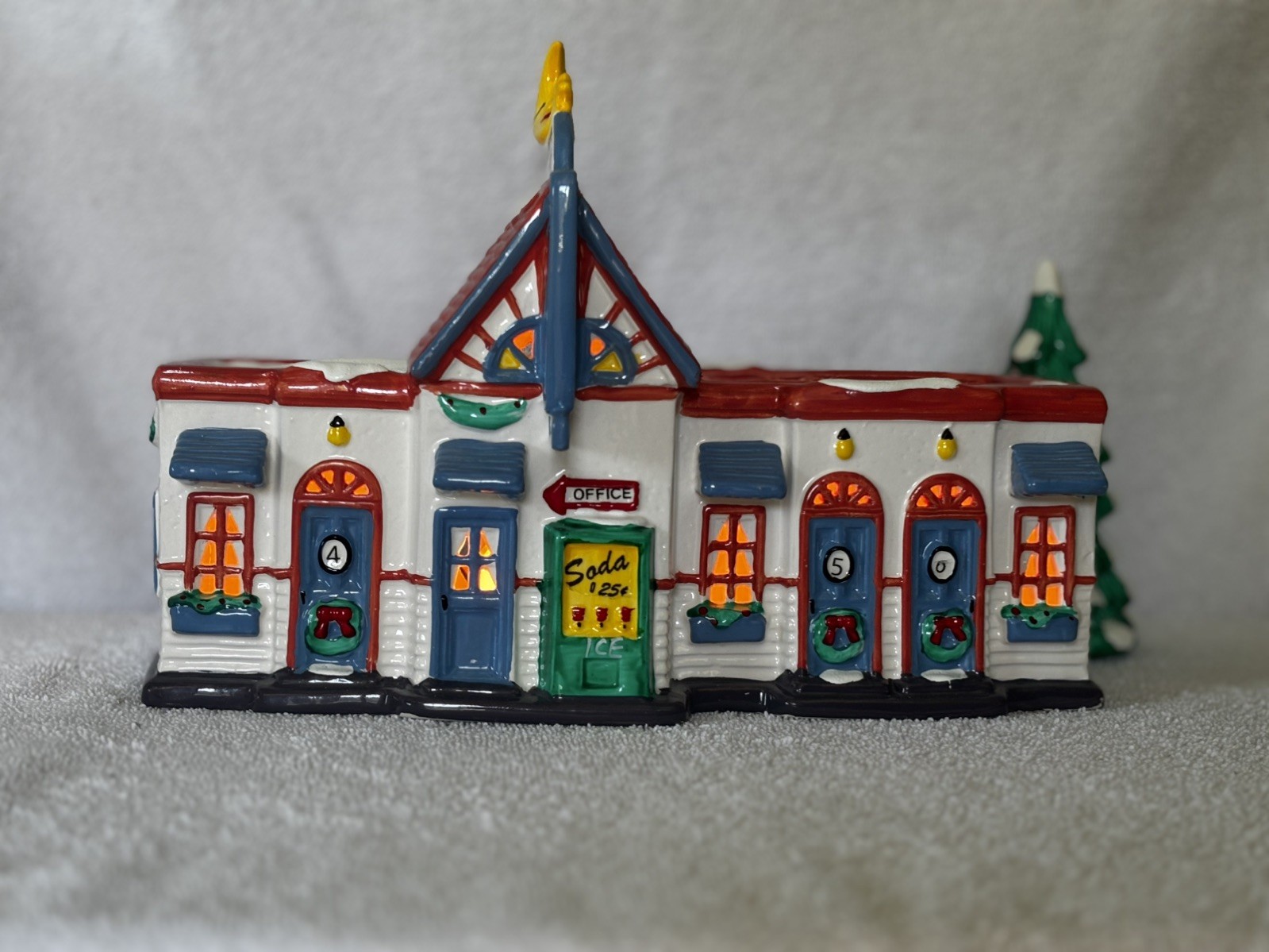 Department 56 Snow Village Honeymooner Motel  #54011
