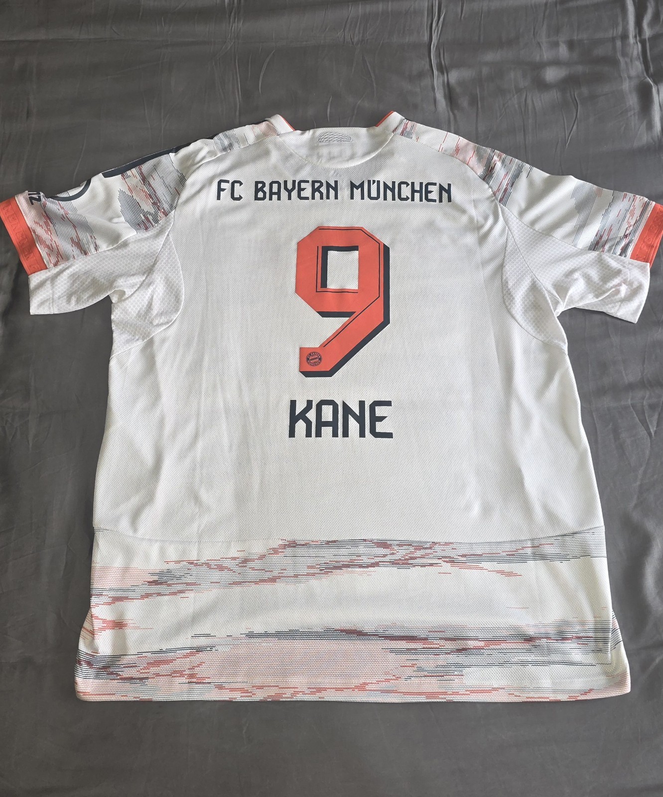 Adidas FC BAYERN MÜNCHEN Away Jersey 25/26 - HARRY KANE #9 Adidas FC BAYERN MÜNCHEN Away Jersey 25/26 - HARRY KANE #9