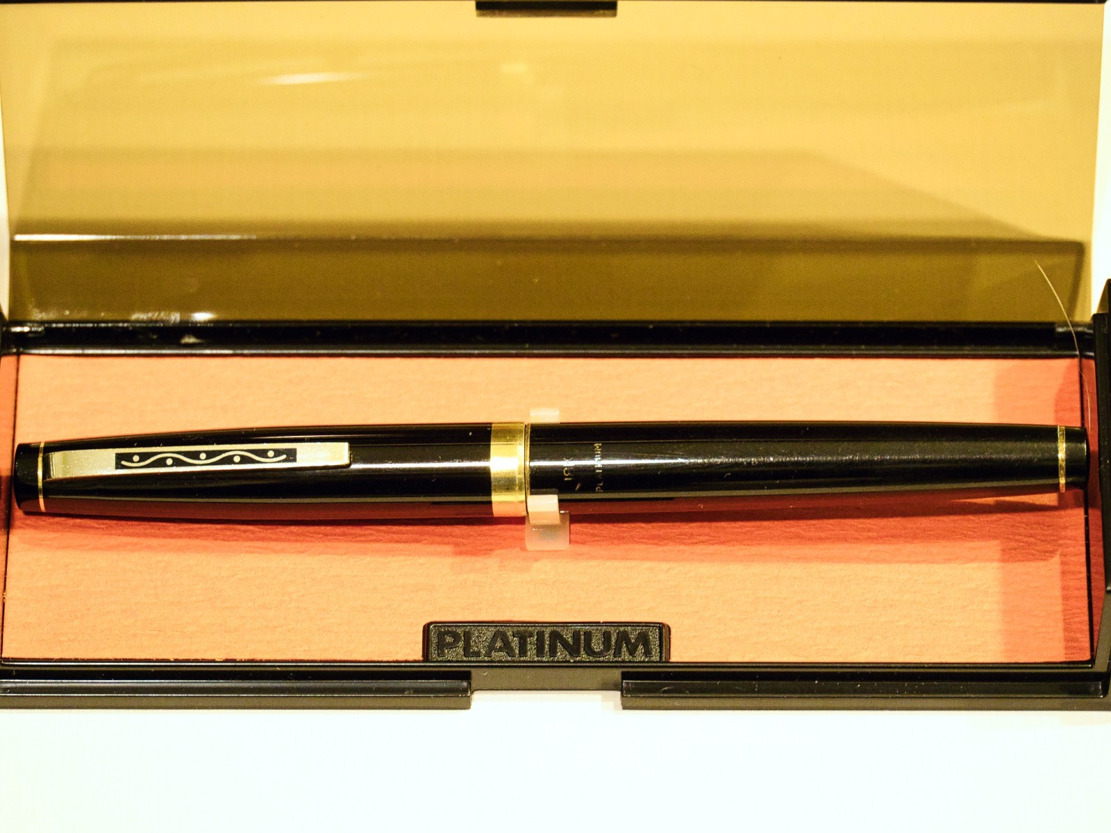 RARE Vintage Platinum 18 kt Gold F Nib Fountain Pen