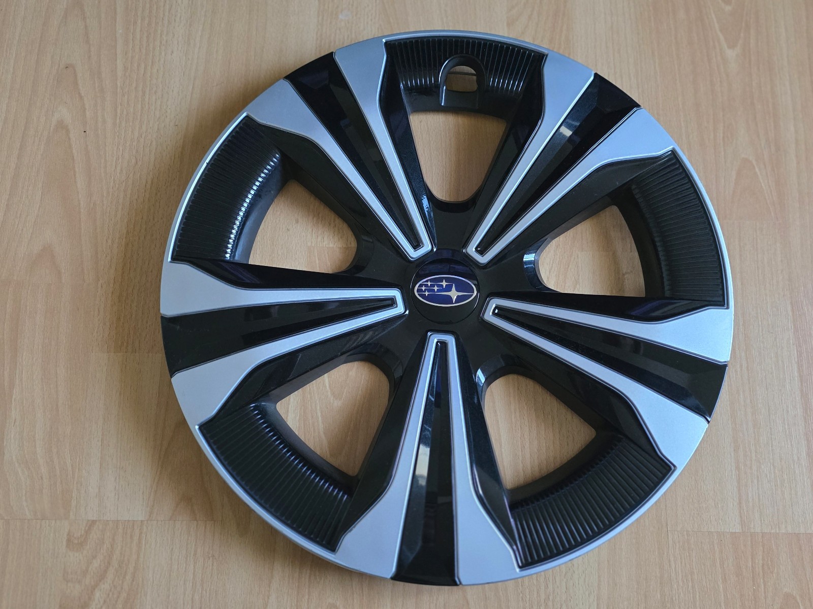 (1x) Genuine OEM 2023-2025 Subaru Solterra Hubcap Wheelcover P/N 42602-42060
