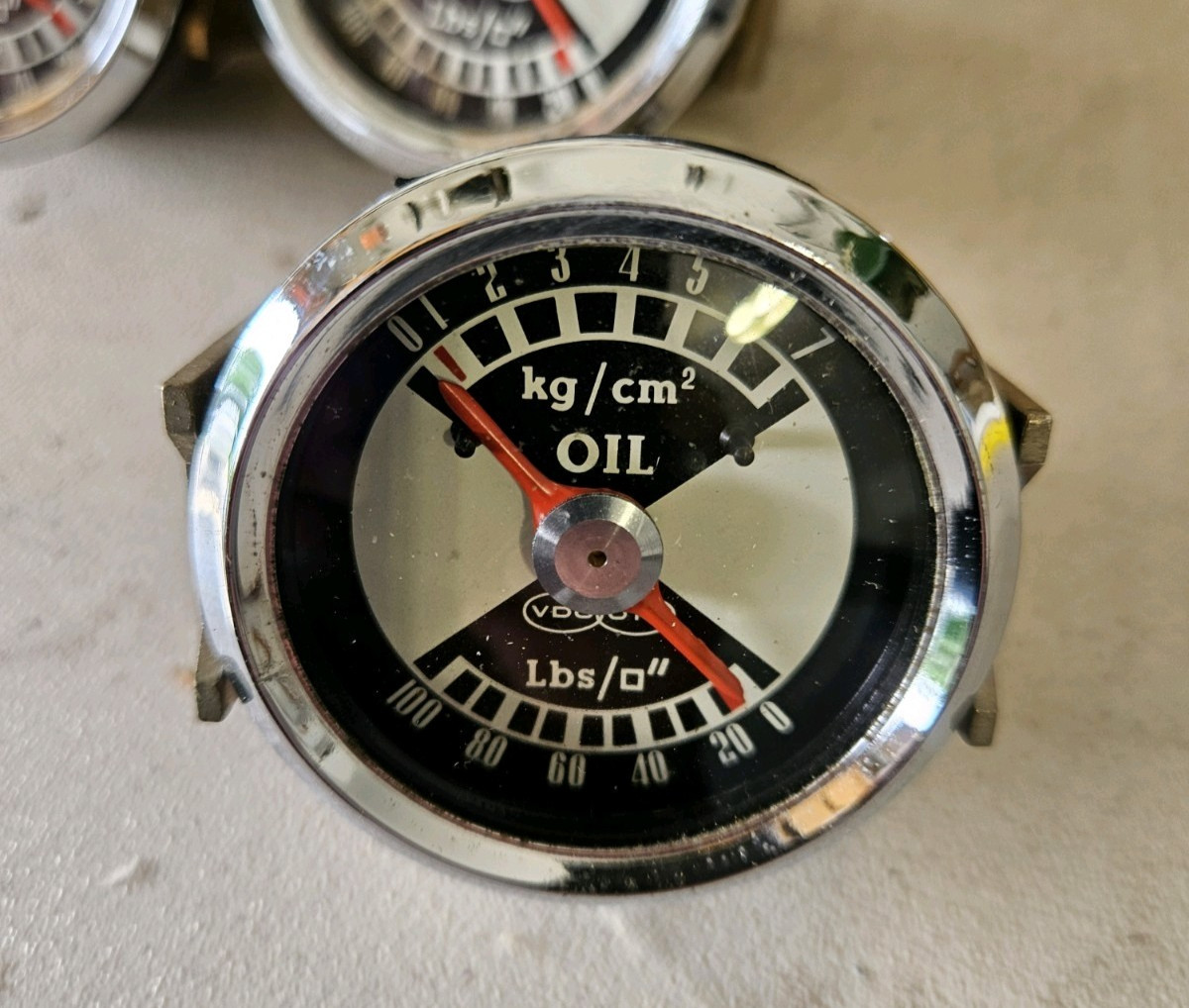 VDO Genuine OEM 2” 100 PSI Engine Oil Pressure Gauge Made In Germany
