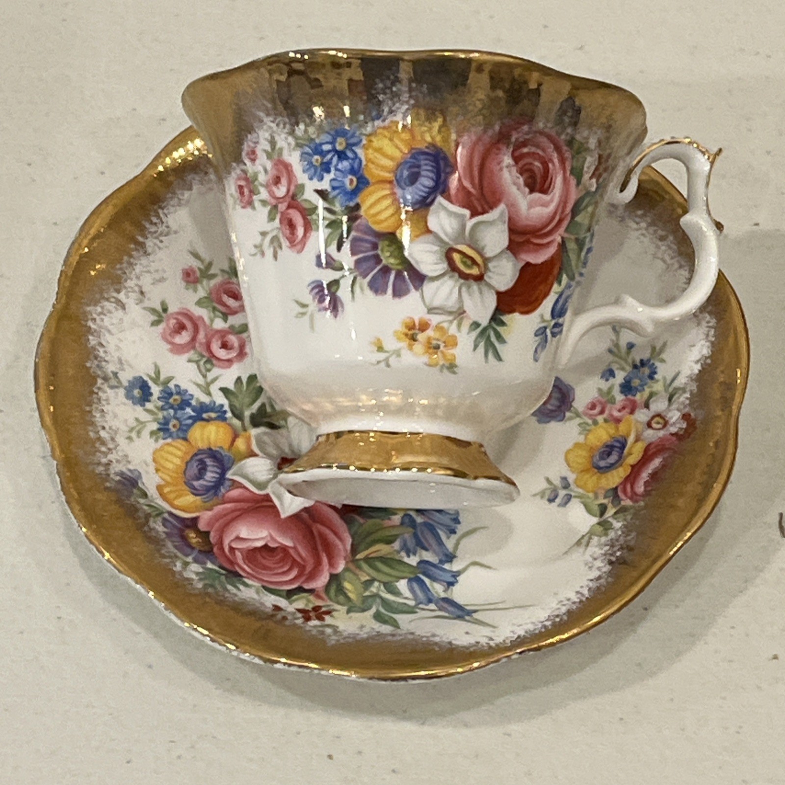 Vintage royal albert gold crest bone China England cabbage rose tea cup Saucer