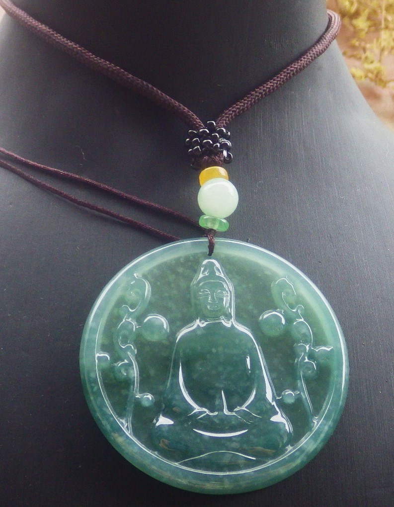 Video Certified Green Natural A Jade jadeite Pendant Guanyin Circle 观音 130242 VS Video Certified Green Natural A Jade jadeite Pendant Guanyin Circle 观音 130242 VS