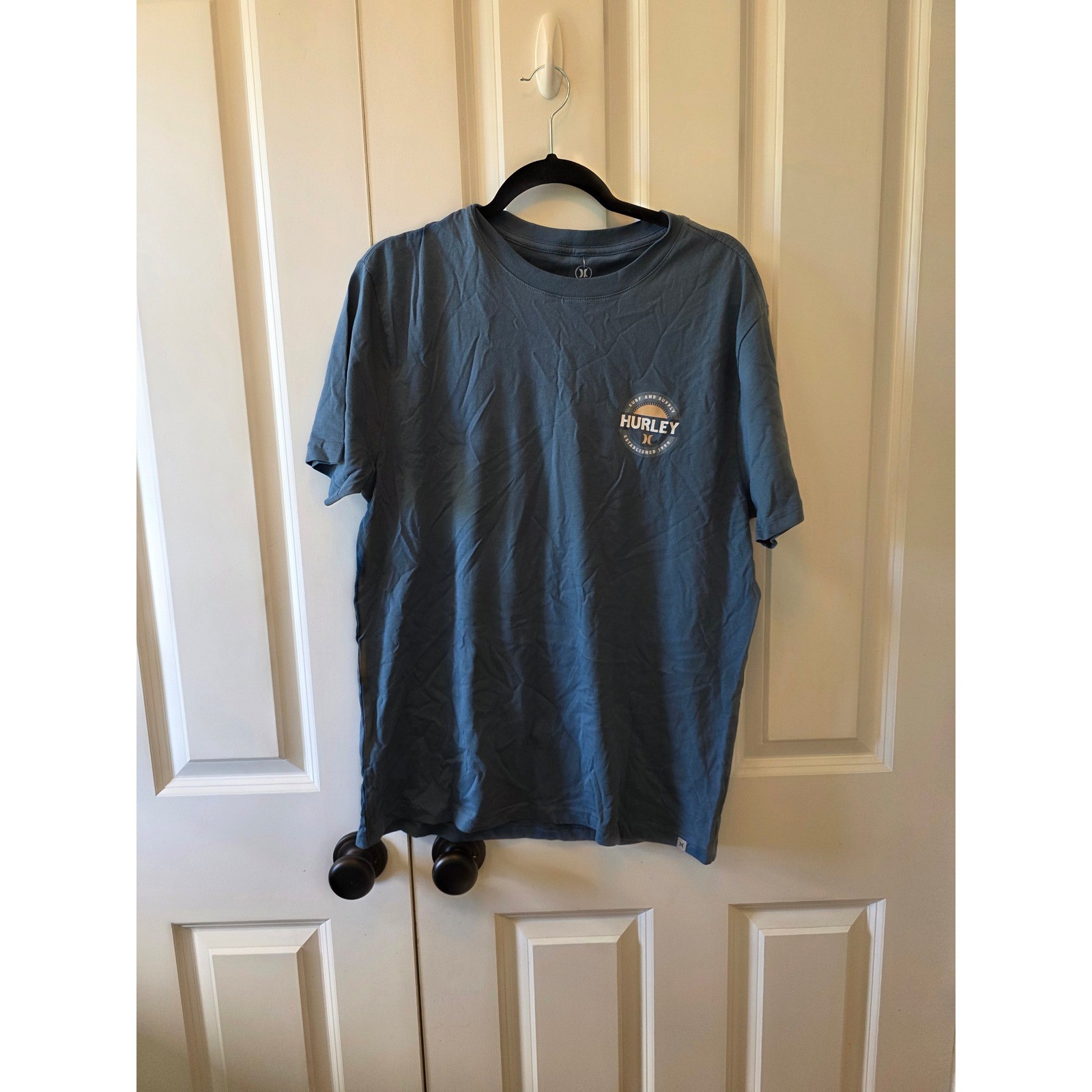 Hurley Mens Surf and Supply Graphic T-Shirt Blue Medium NWT Hurley Mens Surf and Supply Graphic T-Shirt Blue Medium NWT