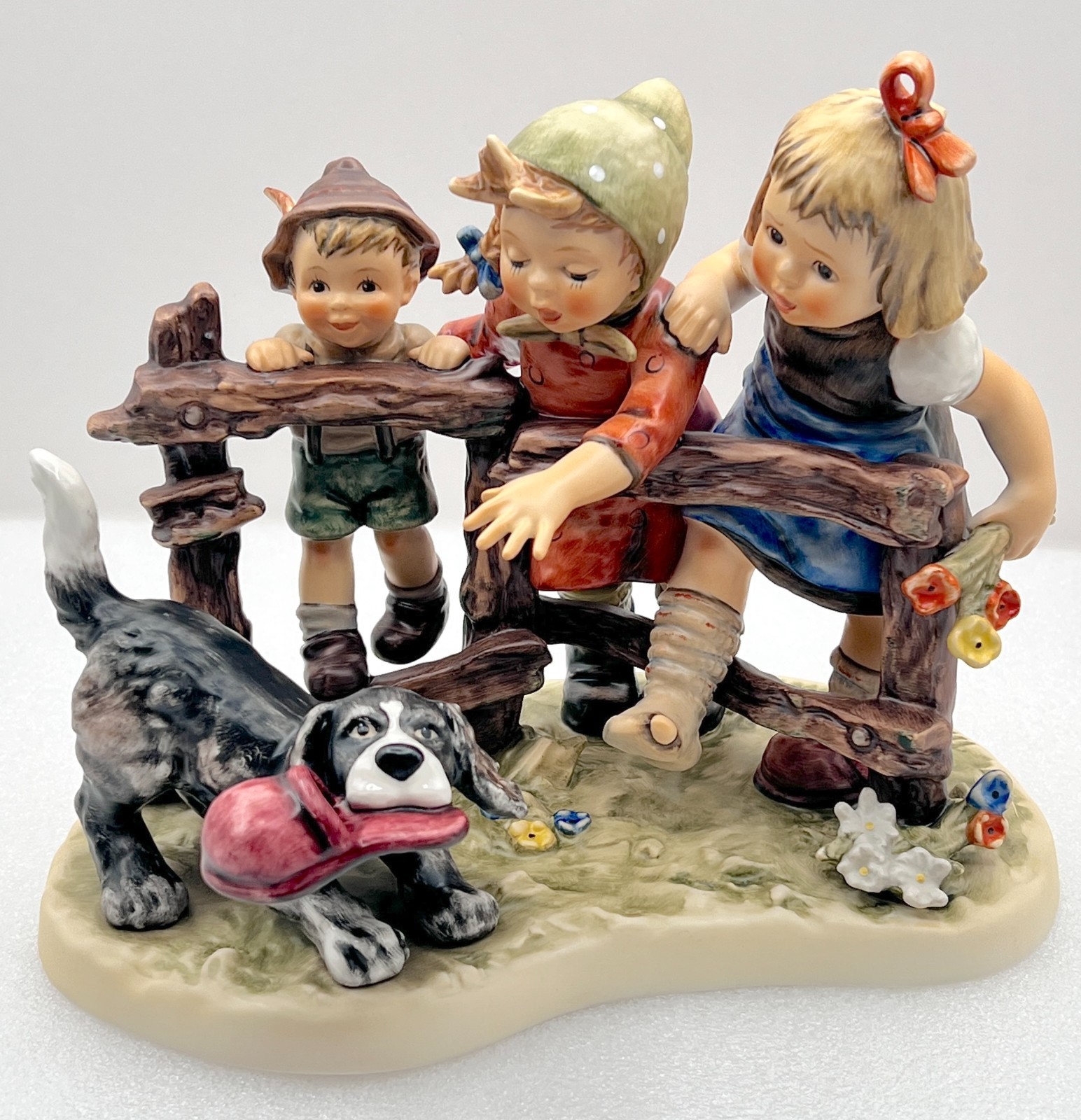 Goebel Hummel Troublemaker 2205 Moments in Time Limited Ed 1917/5000 MINT