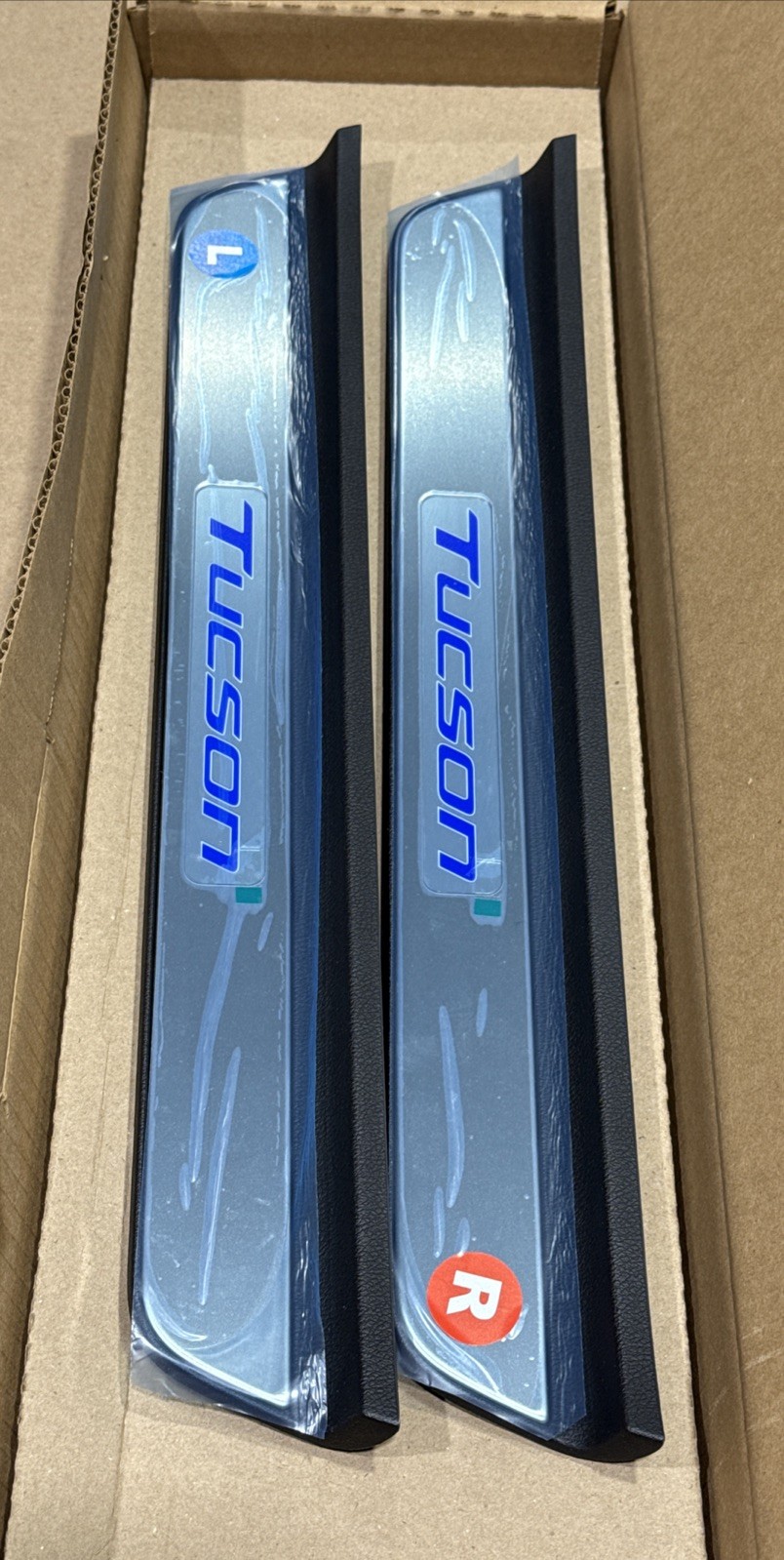2022-2025 Hyundai Tucson Illuminated Front Door Scuff Set CWF69AU000 New Oem 2022-2025 Hyundai Tucson Illuminated Front Door Scuff Set CWF69AU000 New Oem