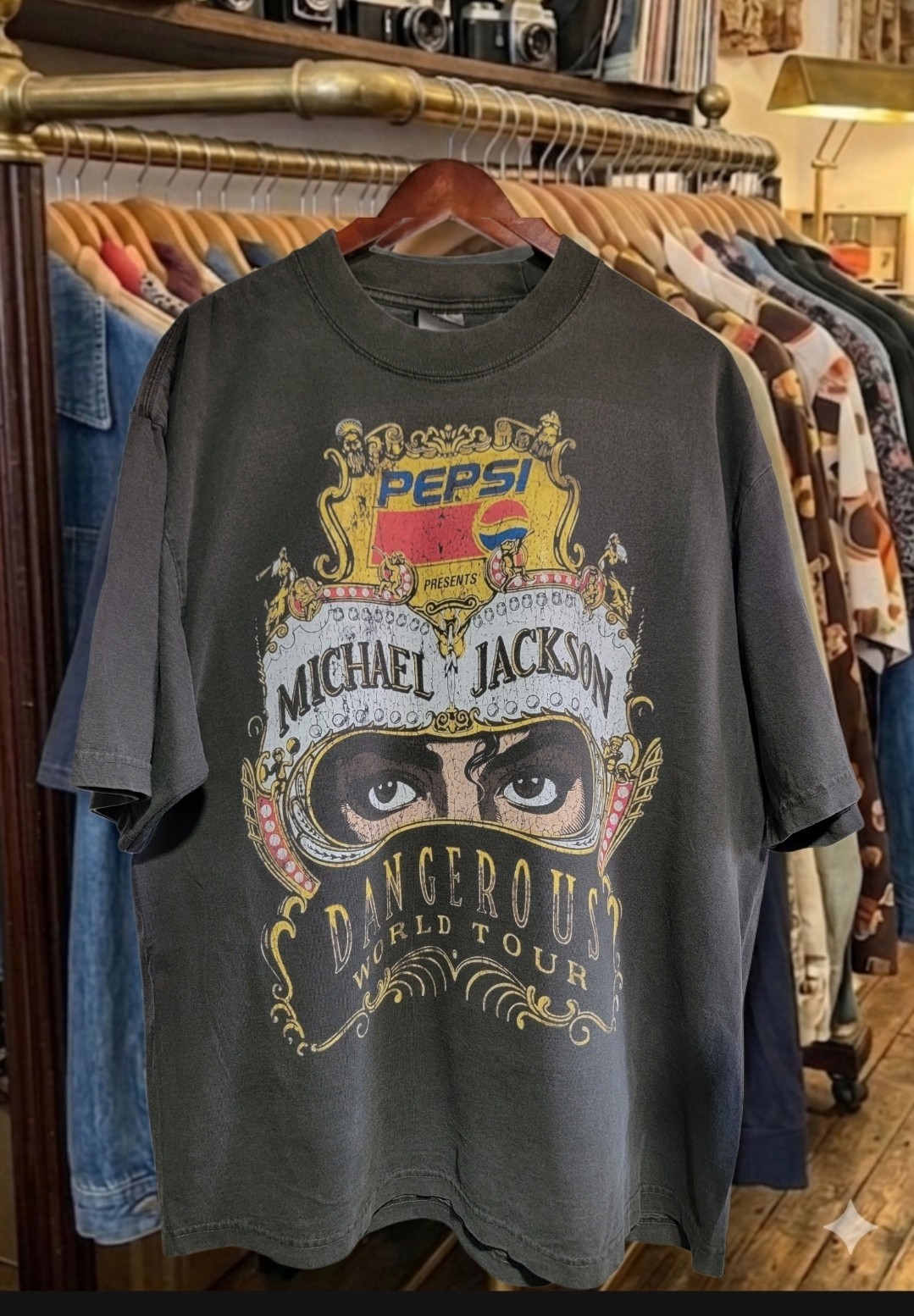 MICHAEL JACKSON DANGEROUS 1992 TOUR ON A SHAKA HEAVYWEIGHT GARMET SHIRT \ MICHAEL JACKSON DANGEROUS 1992 TOUR ON A SHAKA HEAVYWEIGHT GARMET SHIRT \