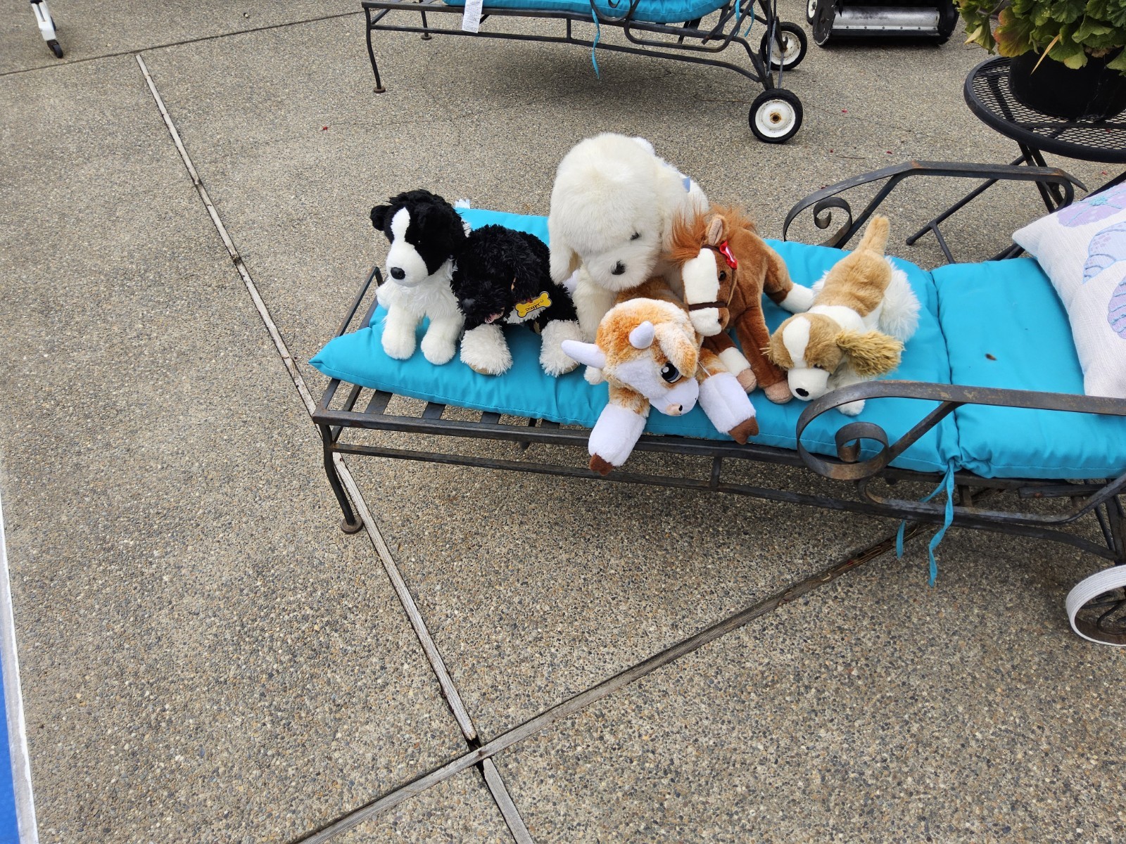 Lot Of 6 Small To Mid Sized Stuffed Animals. Lot Of 6 Small To Mid Sized Stuffed Animals.