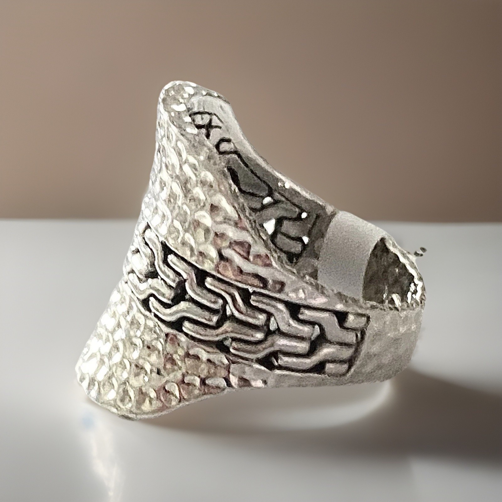 Designer Janyl Adair Sarda Sterling Silver 925 Ring Chainlink & Hammered Sz. 8 Designer Janyl Adair Sarda Sterling Silver 925 Ring Chainlink & Hammered Sz. 8