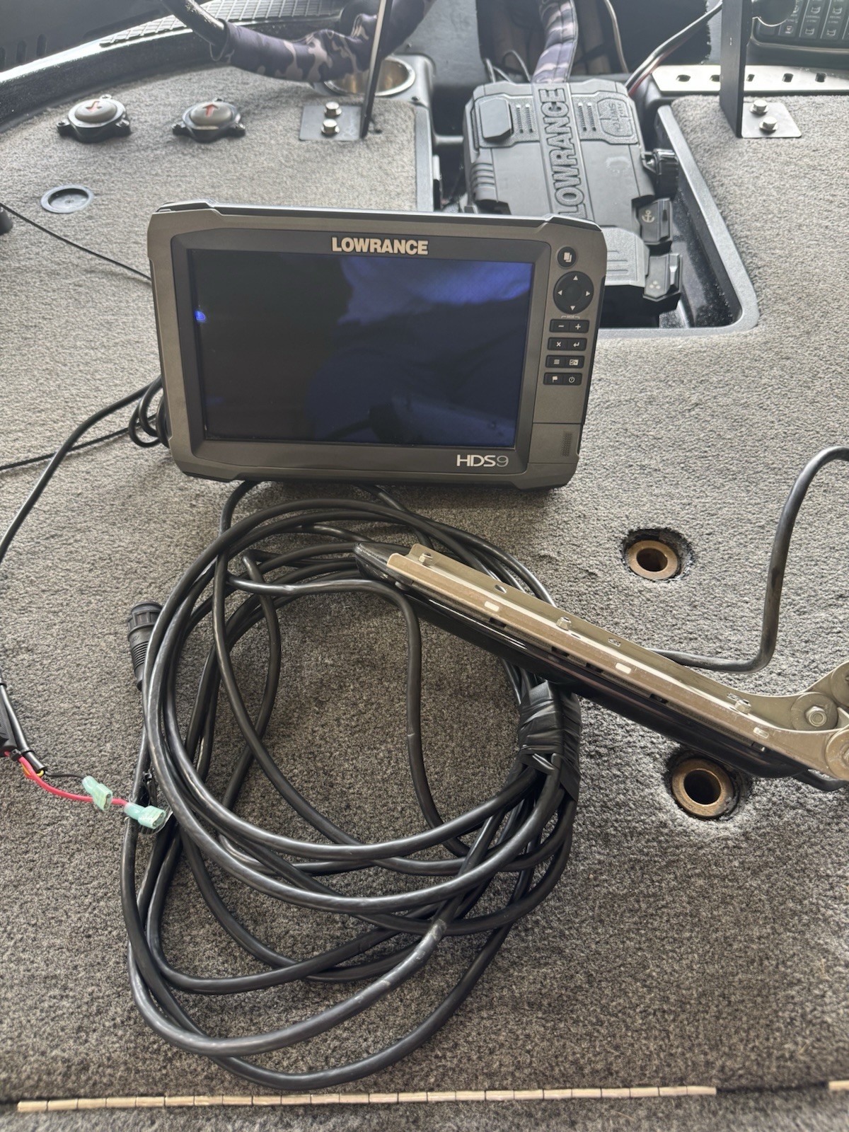 Lowrance HDS-9 Gen3 9in Fishfinder Lowrance HDS-9 Gen3 9in Fishfinder
