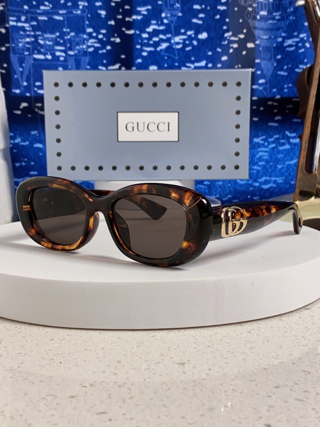 Gucci GG1829S Oval Sunglasses Tortoise Frame Solid Brown Lens Gold Logo Gucci GG1829S Oval Sunglasses Tortoise Frame Solid Brown Lens Gold Logo