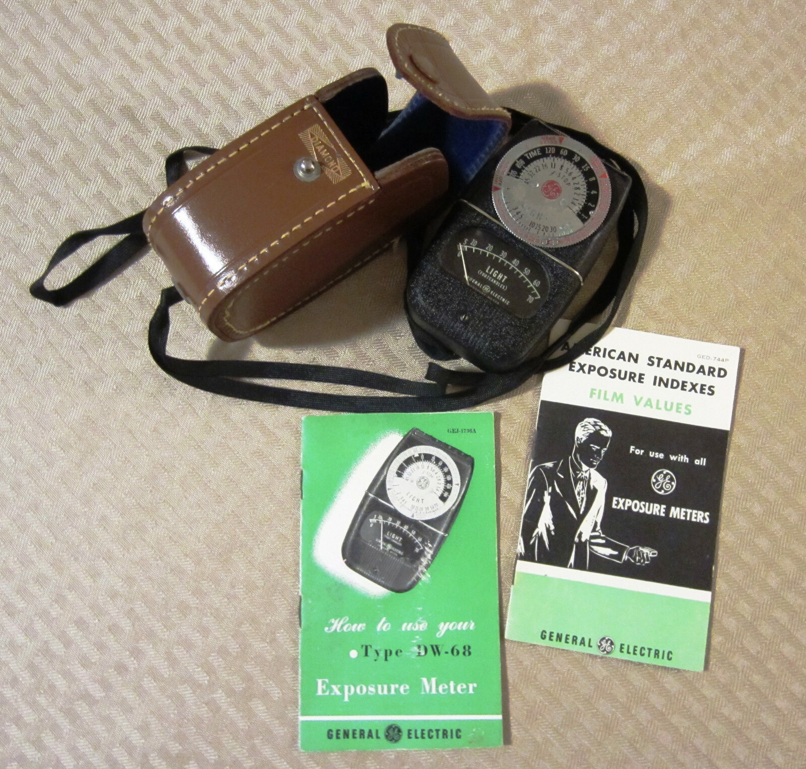 Vintage General Electric Exposure/Light Meter DW-68 With Case & Instructions Vintage General Electric Exposure/Light Meter DW-68 With Case & Instructions
