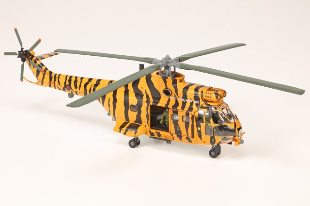 Corgi 1/72 Puma HC.Mk 1 XW231 RAF No.230 Sqn